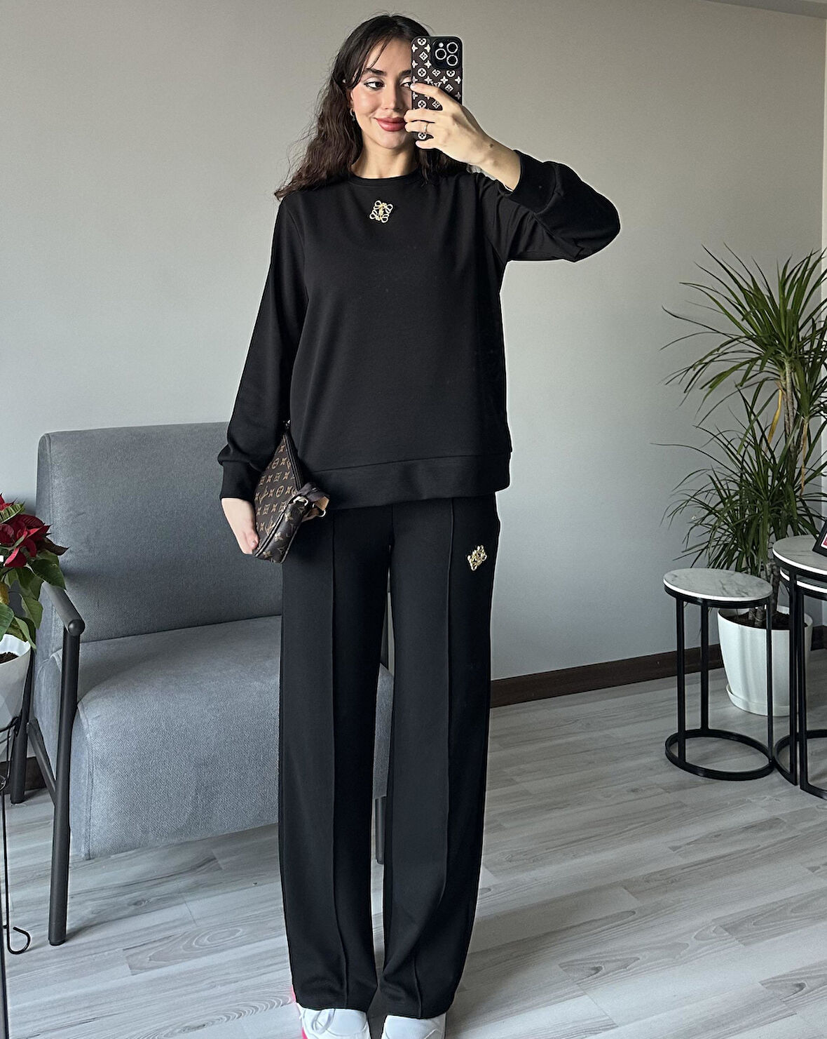 Kadın Siyah Broş Detaylı Oys Premium Pamuklu Modal Kumaş Tunik Sweatshirt ve Pantolon Alt Üst Takım Lüx İkili Takım