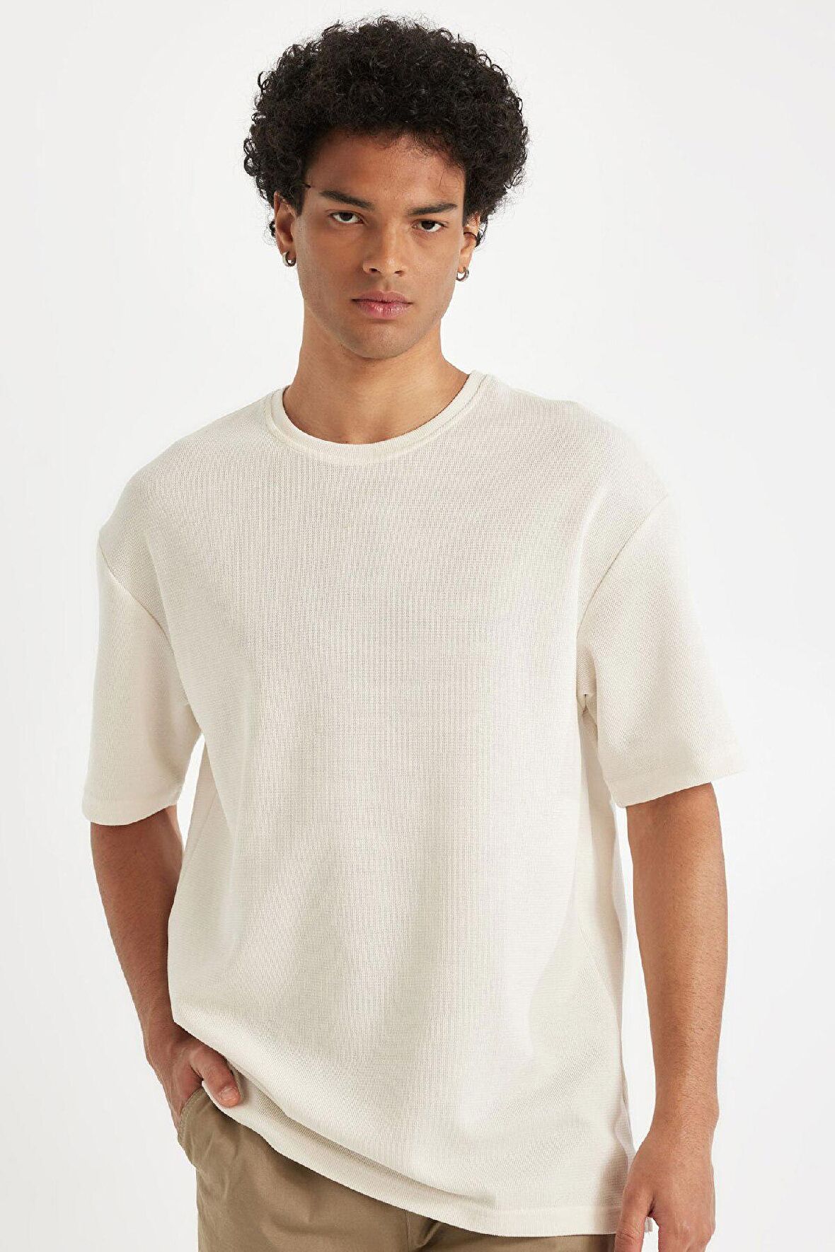 DeFacto Comfort Regular Fit Rahat Kesim Bisiklet Yaka Kısa Kollu Ağır Kumaş Basic Düz Tişört B4444AX24AUBG714
