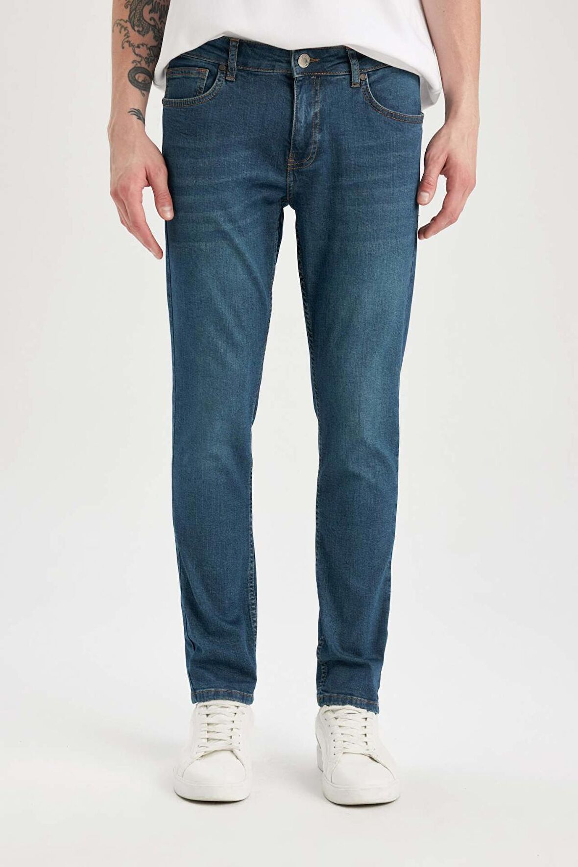 DeFacto Pedro Slim Fit Dar Kalıp Normal Bel Dar Paça Jean Pantolon B0398AX24SPNM41