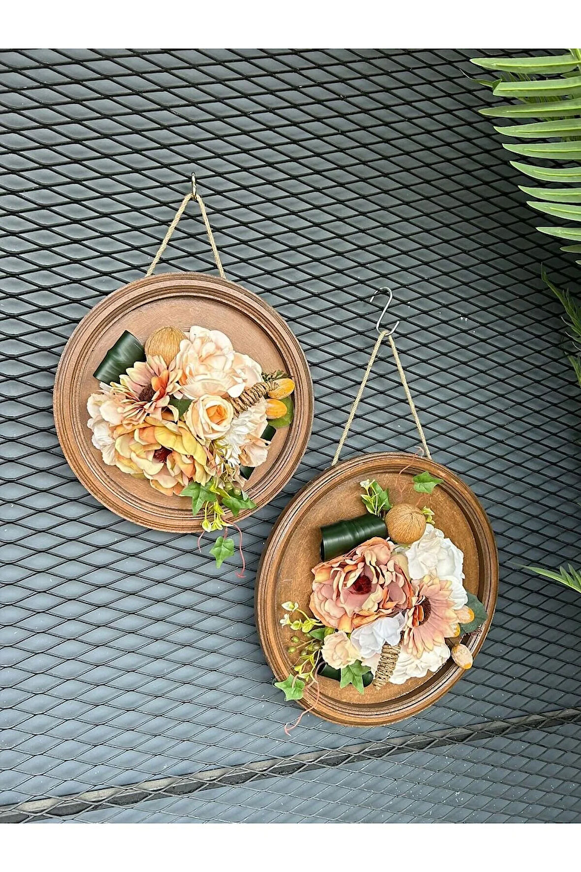 Yapay Çiçekli Ahşap Duvar Süsü No:1