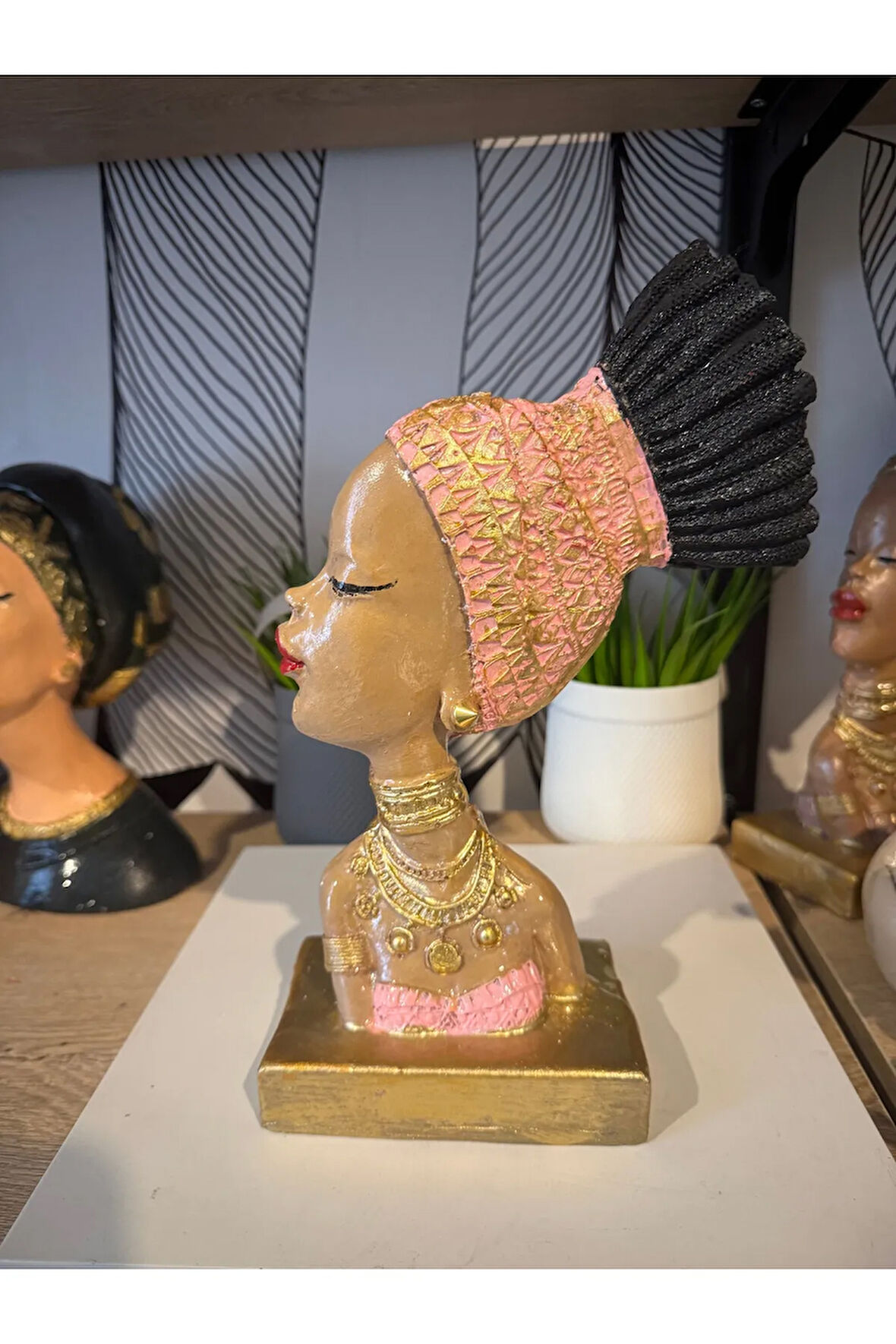Dekoratif Afrikalı kadın büst renkli biblo polyester