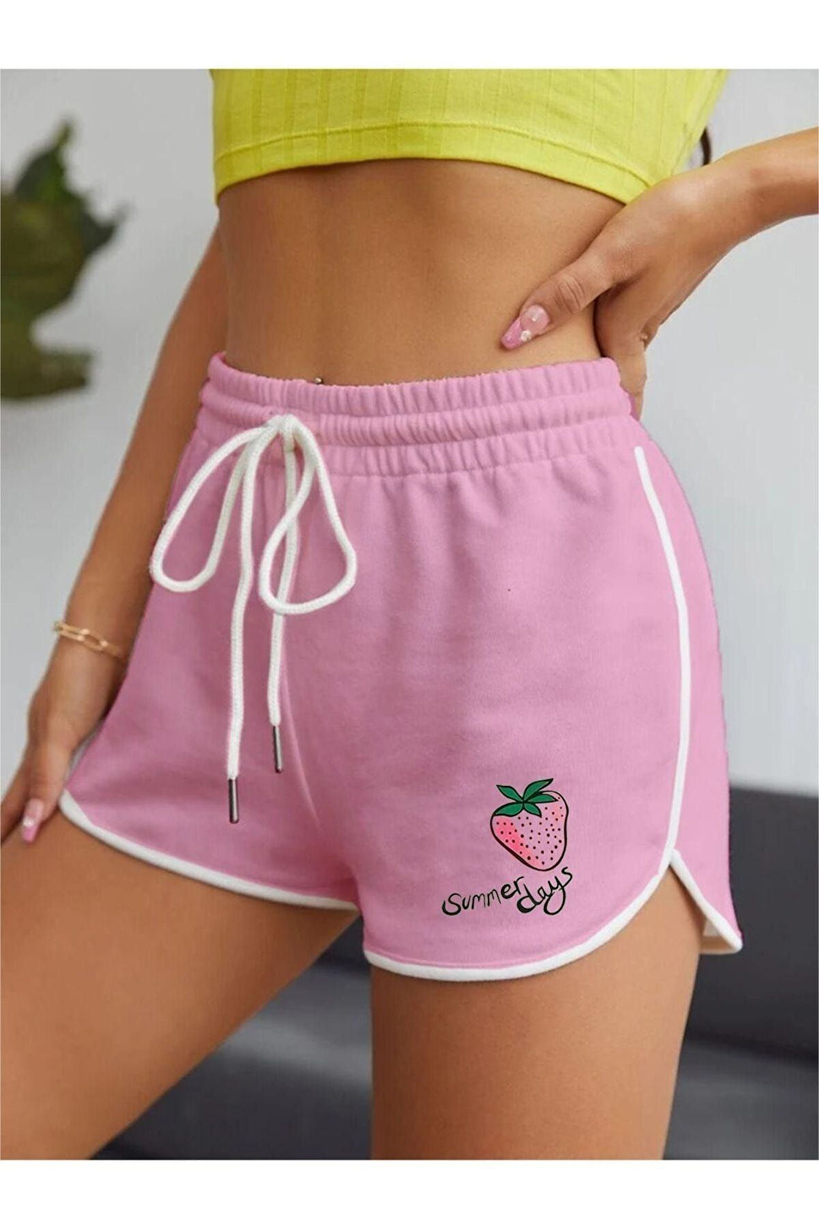 Kadın Pembe Çilek Baskılı Biye Detayli Mini Şort