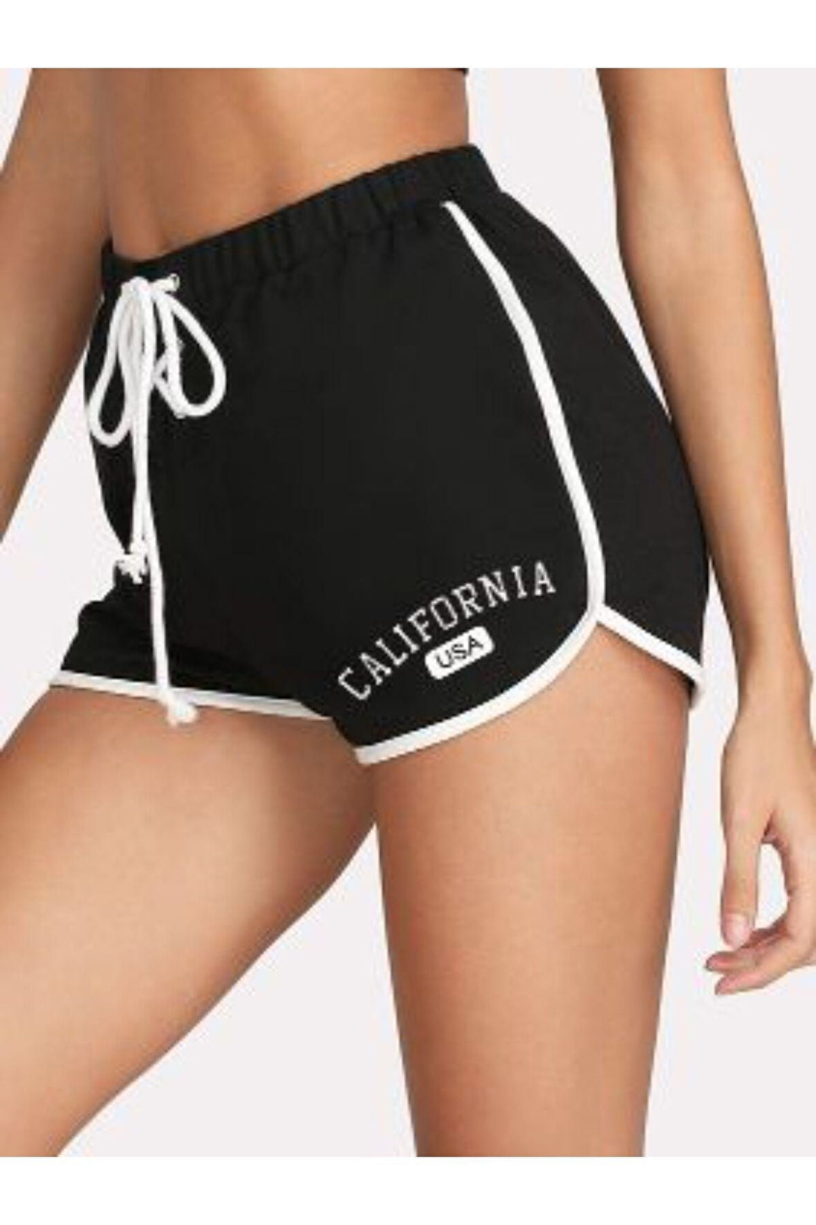 Kadın Siyah California Baskılı Biye Detayli Mini Şort
