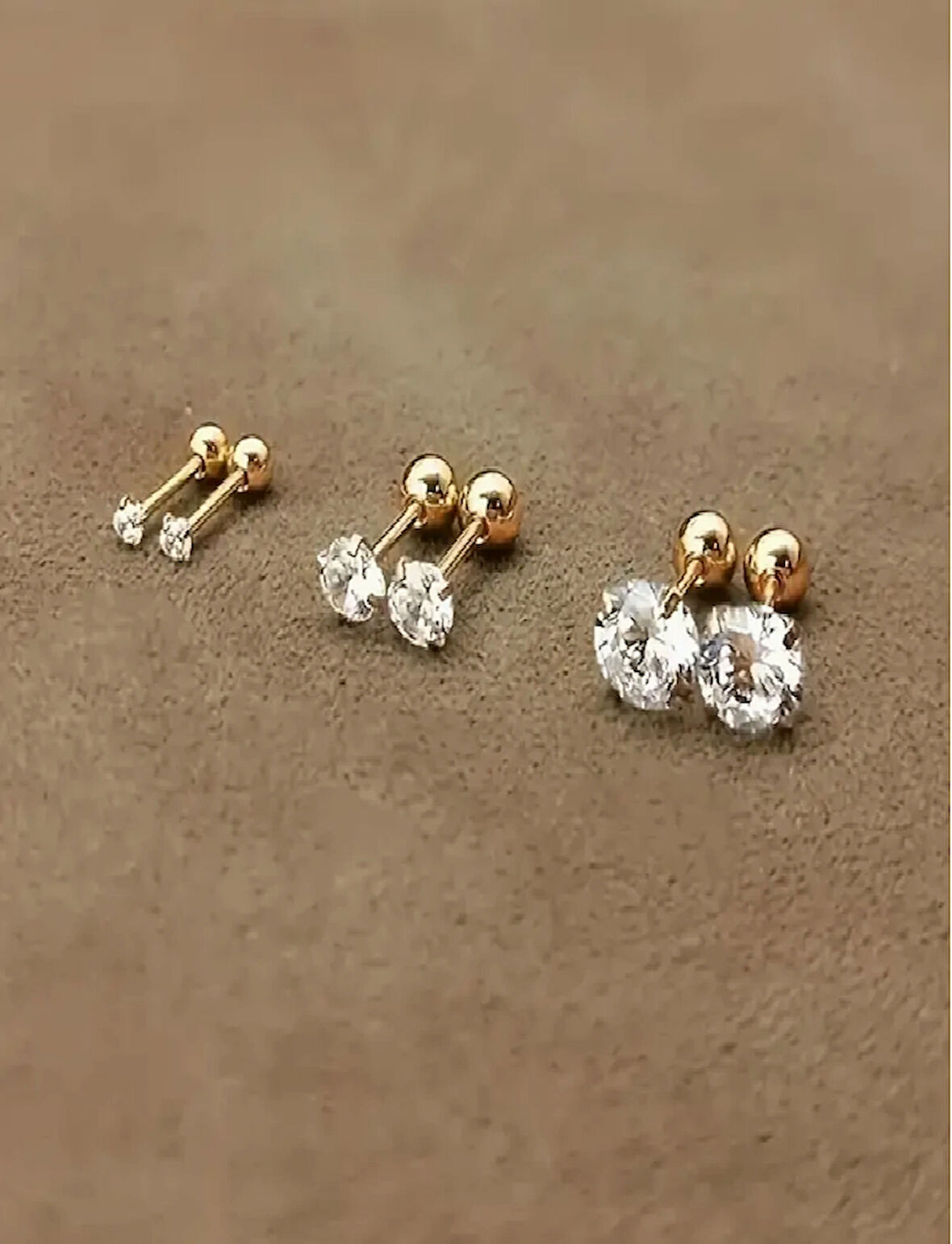 Altın Kaplama Taşlı Minimalist Küpe Seti (3 Çift) – 0.3 cm / 0.4 cm / 0.5 cm
