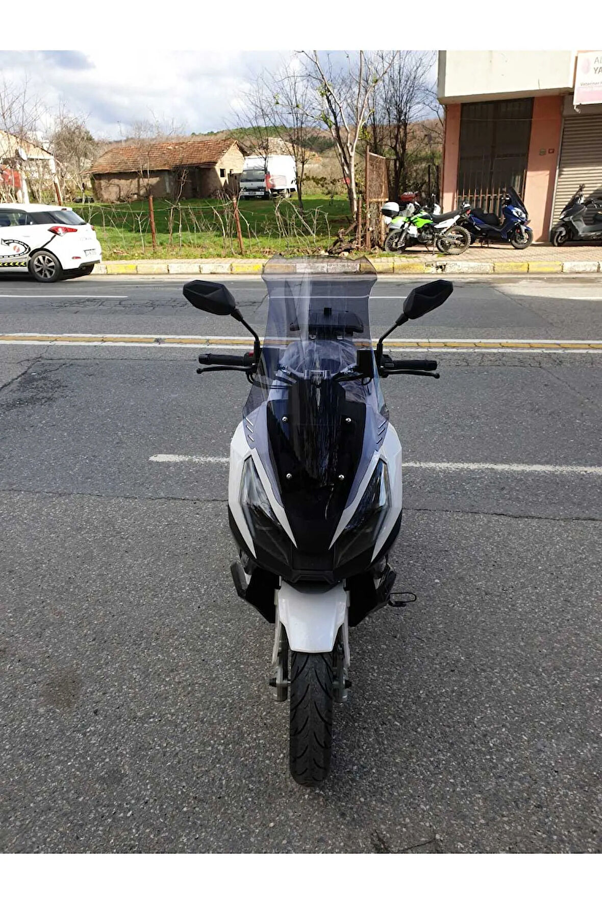 Volta Apec Apx7 Siperlik Ön Cam 2024 Model 68cm Açıkfüme Renkli 4mm ORTA BOYLU CAM