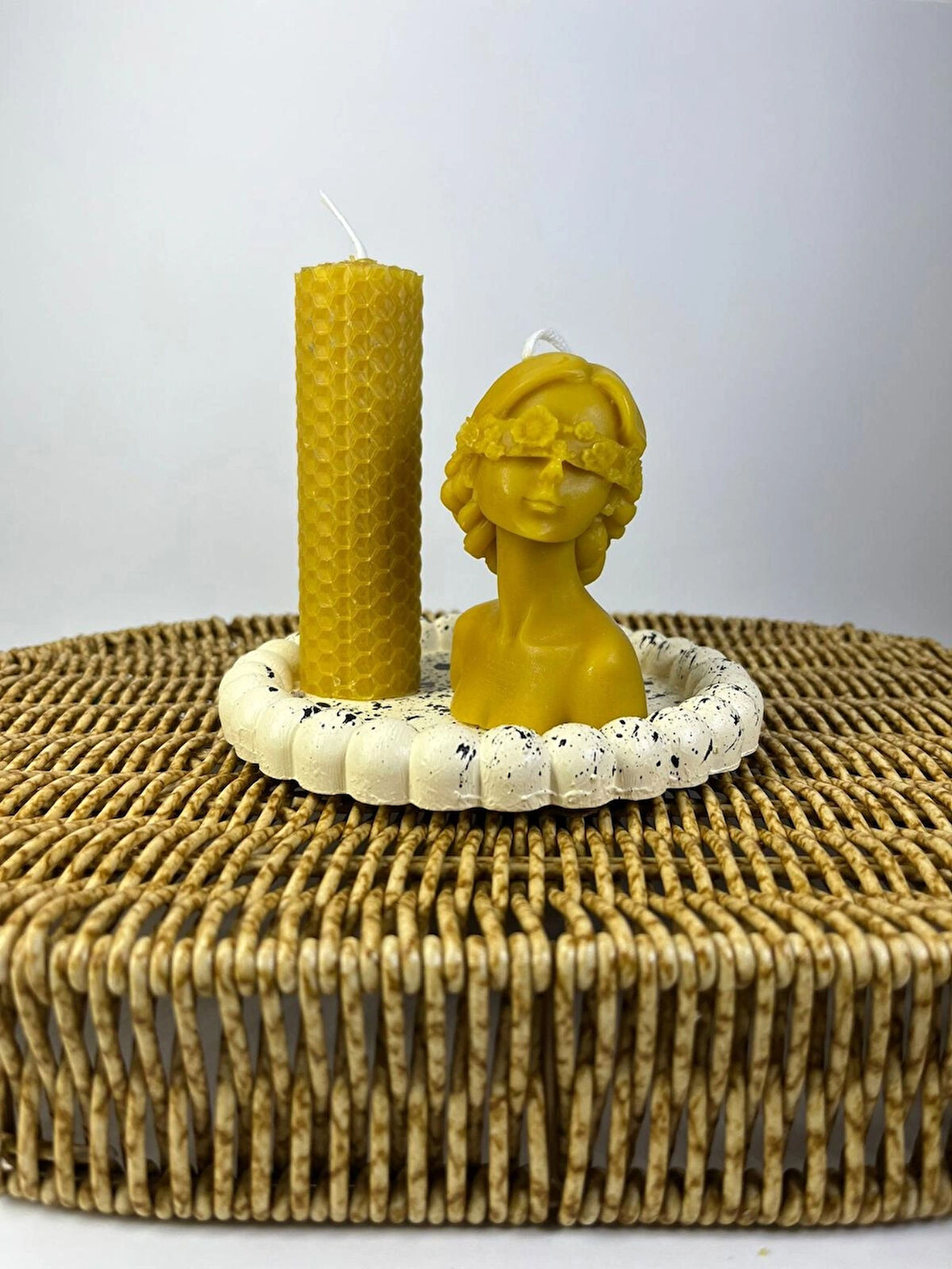 Doğal Petek Balmumu Mum & Çiçekli Kadın Mum & Dekoratif Tabak Hediye Kutusu - Apicraft