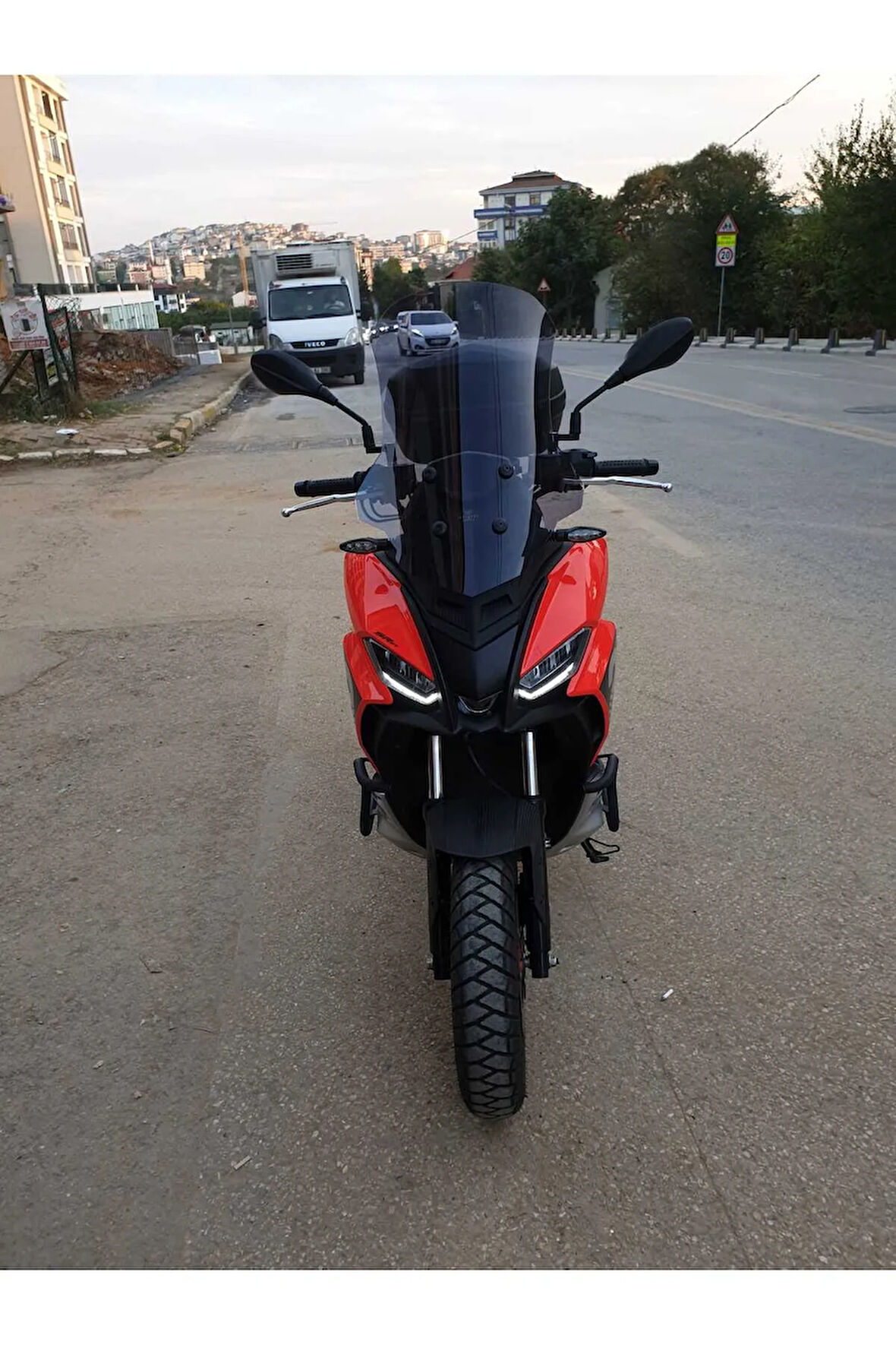 Aprilia SR GT 200 Siperlik Ön Cam 2021 2024 Model 58cm Açıkfüme Renkli 4mm