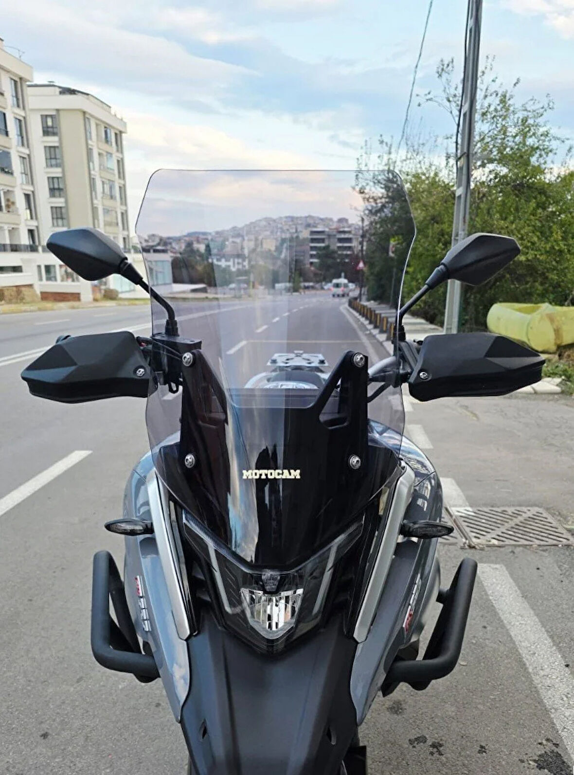 MOTOCAM Arora GS 525 Siperlik Ön Cam 2022-2025 Model 51cm Füme Renkli 4mm