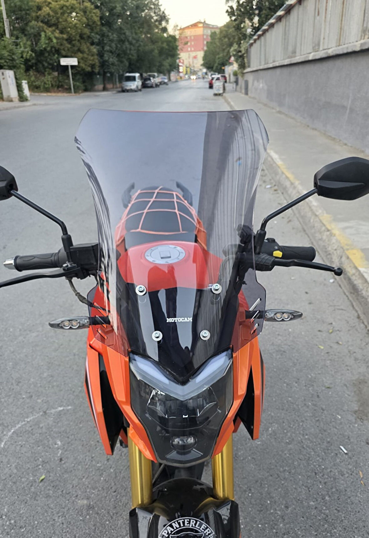 MOTOCAM Arora ARS 200 Siperlik Ön Cam 2022-2025 Model 46cm Füme Renkli 4mm