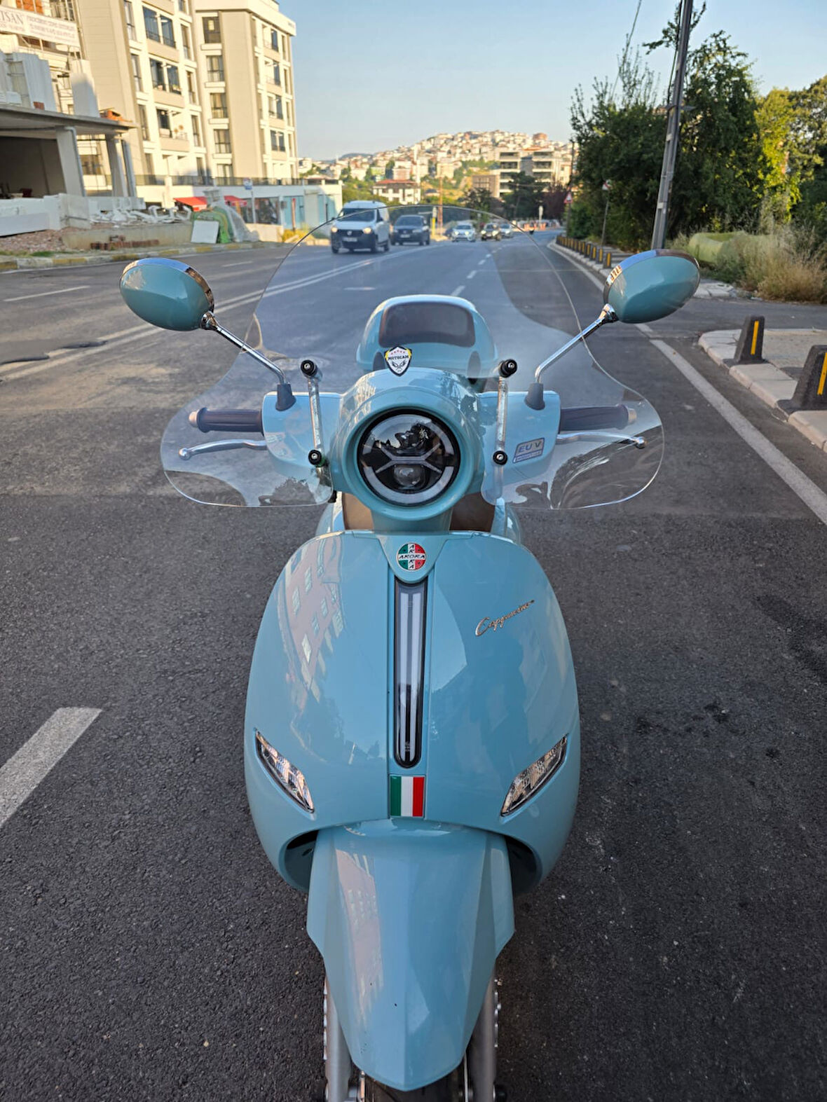 MOTOCAM Arora Cappucino Siperlik Ön Cam 2003-2025 Model 39cm Şeffaf Renkli 4mm APARATSIZDIR