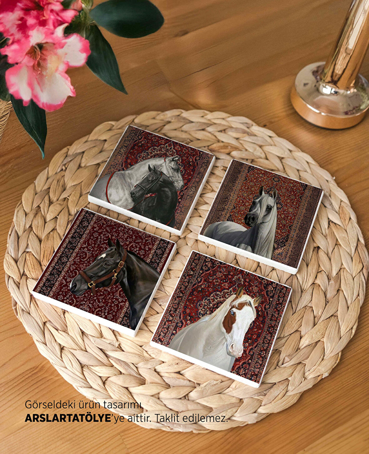 Kırmızı Vintage Halı ve  At Figürlü Doğal Taş Bardak Altlığı Seti - Şık ve Dekoratif Tasarım (4’lü Set)