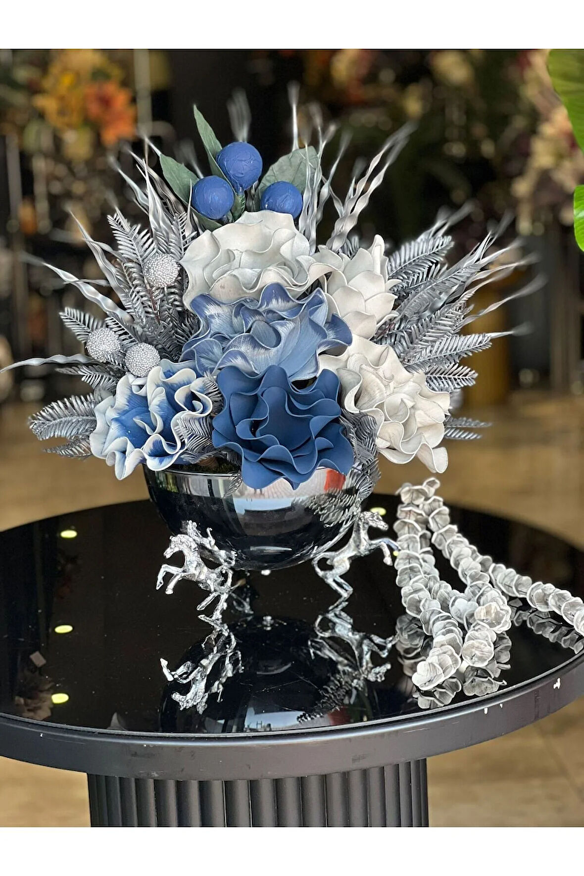 Yapay Çiçekli Gümüş Atlı Vazo No:1