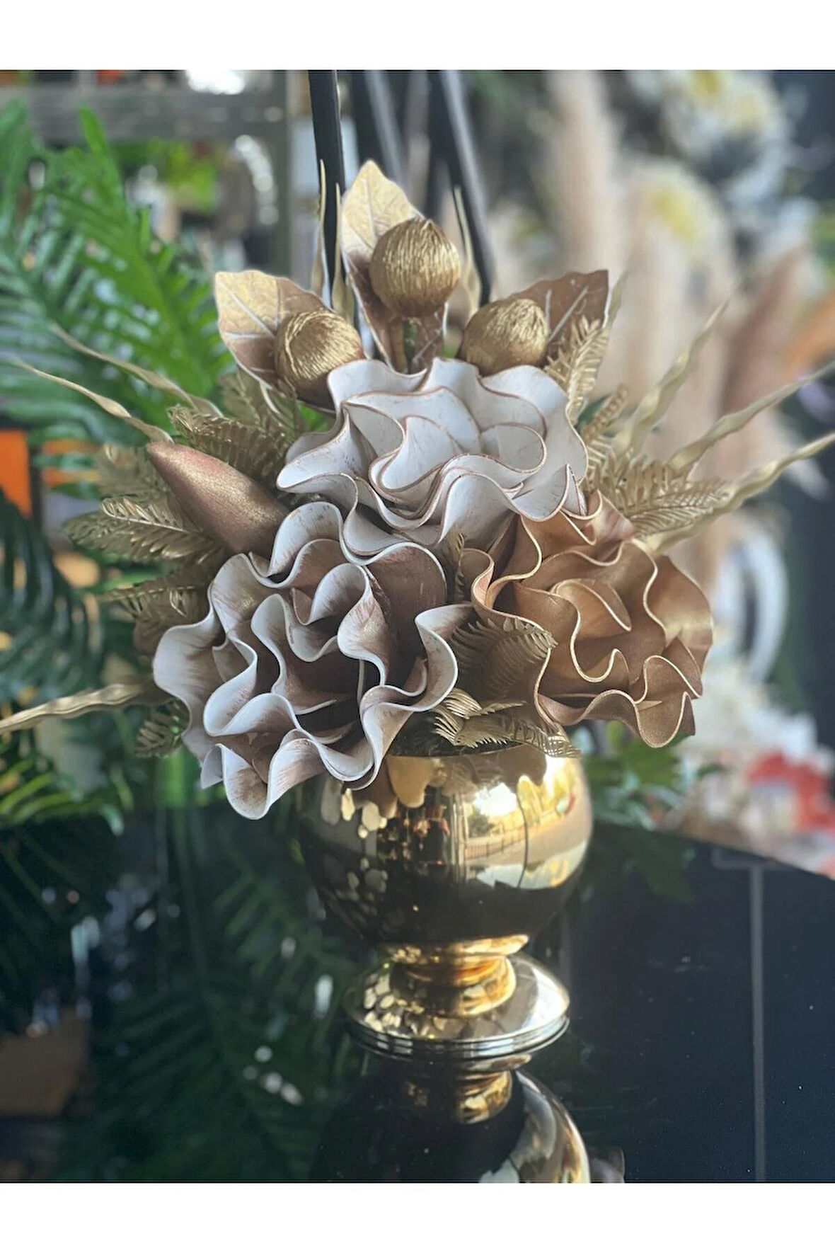 Yapay Çiçekli Ayaklı Mercan Vazo