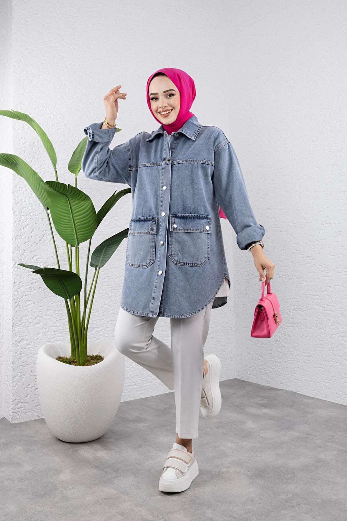 Kadın Cep Detaylı Düğmeli Denim Kot Ceket