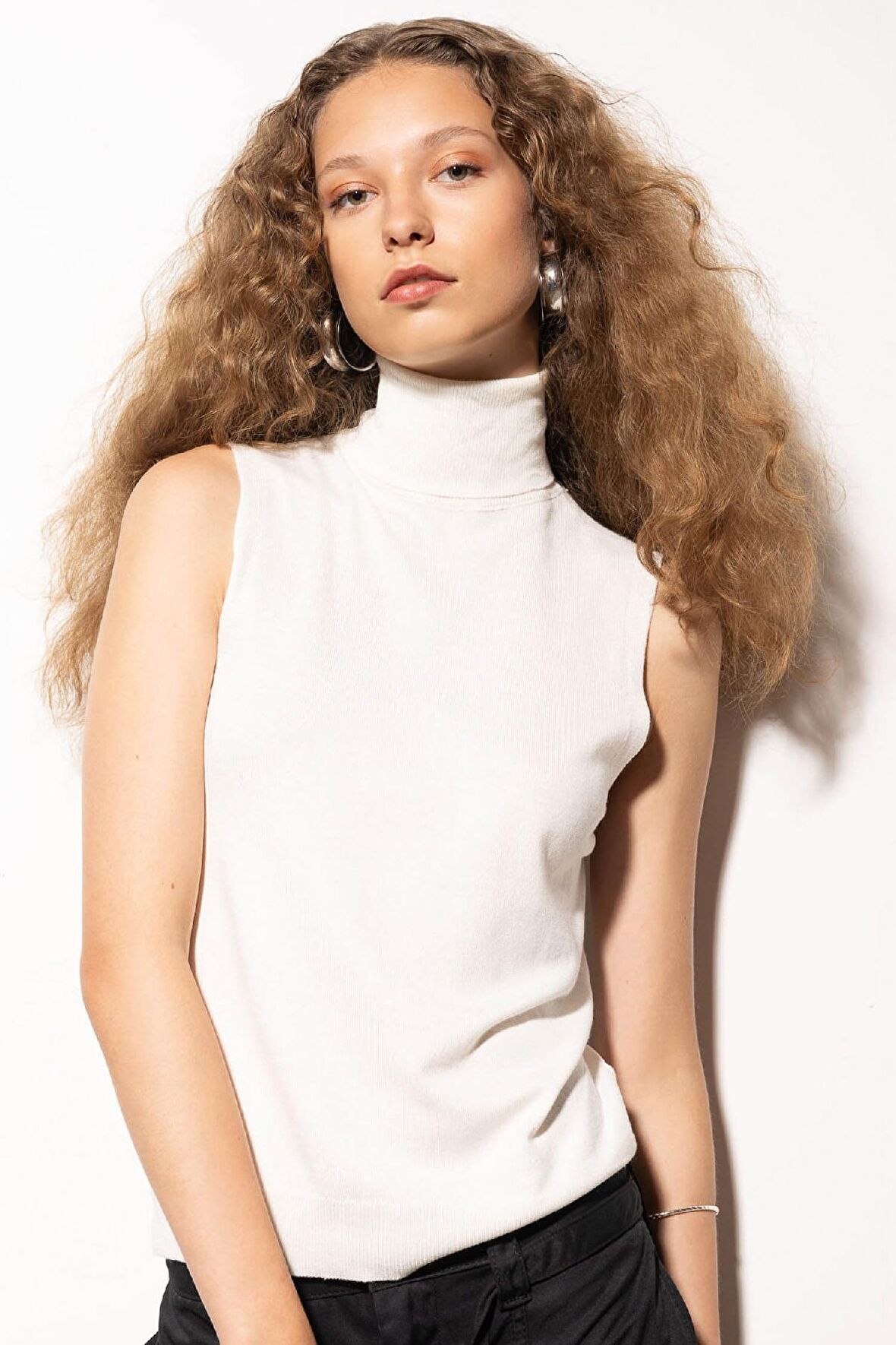 DeFacto Regular Fit Balıkçı Yaka Kolsuz Basic Düz Triko Kazak U8250AZ24AUER99