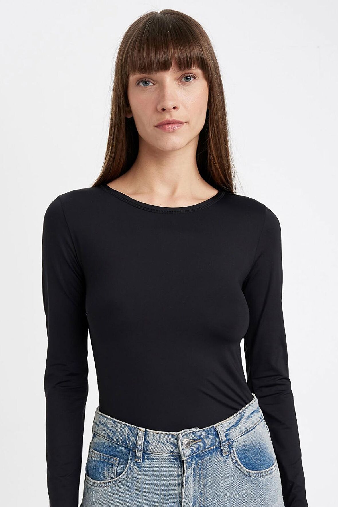 DeFacto Siyah Slim Fit Dar Kesim Bisiklet Yaka Basic Düz Uzun Kollu Tişört D3756AX24WNBK81