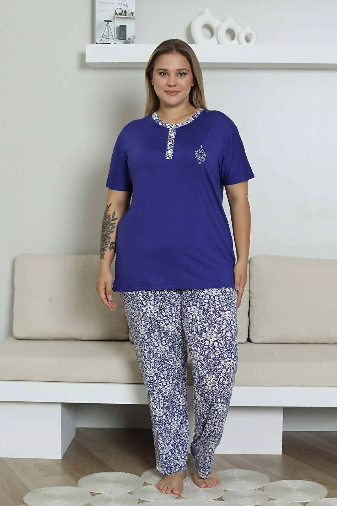 Kadın Saks Mavi 3 Düğmeli Etnik Desen Likralı Viskon Kısa Kol Pijama Takımı