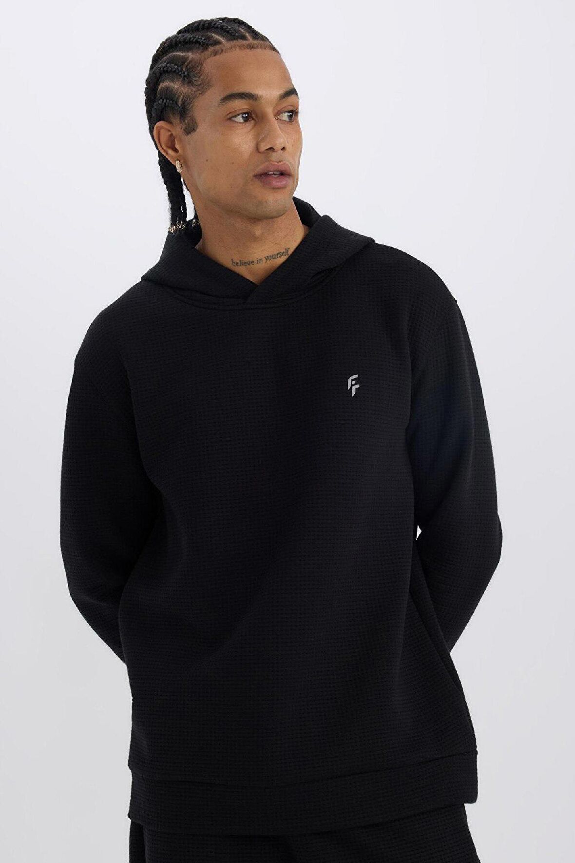 DeFactoFit Standart Fit Kapüşonlu Kapitoneli Sporcu Sweatshirt D0752AX24AUBK81