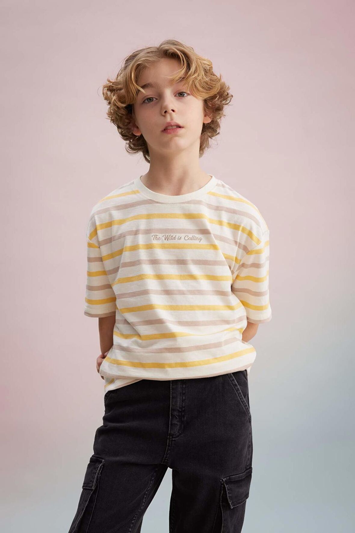 DeFacto Erkek Çocuk Oversize Fit Bisiklet Yaka Kısa Kollu Tişört B6412A824SMER105