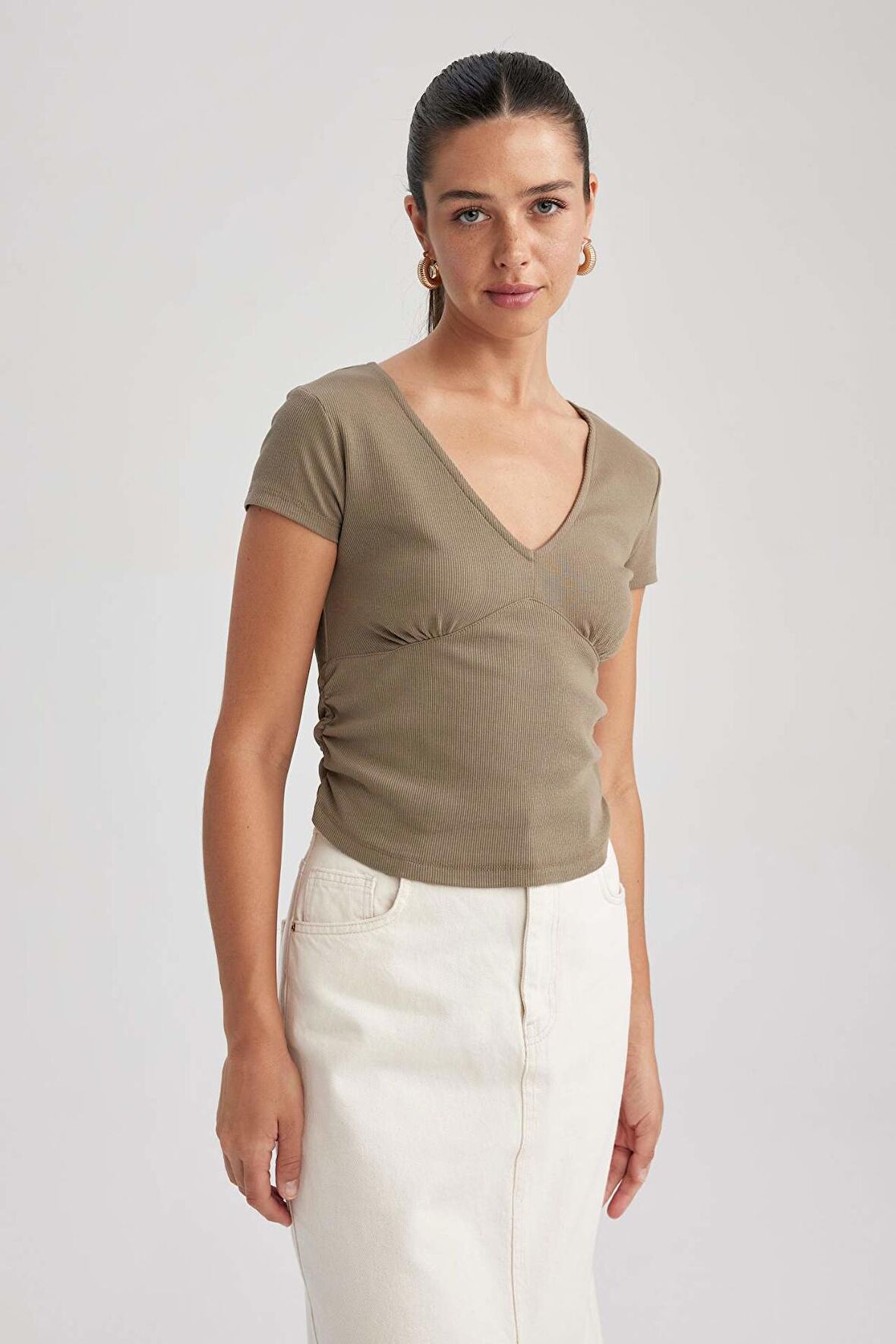 DeFacto Slim Fit V Yaka Fitilli Kaşkorse Kısa Kollu Tişört B2022AX23HSKH459