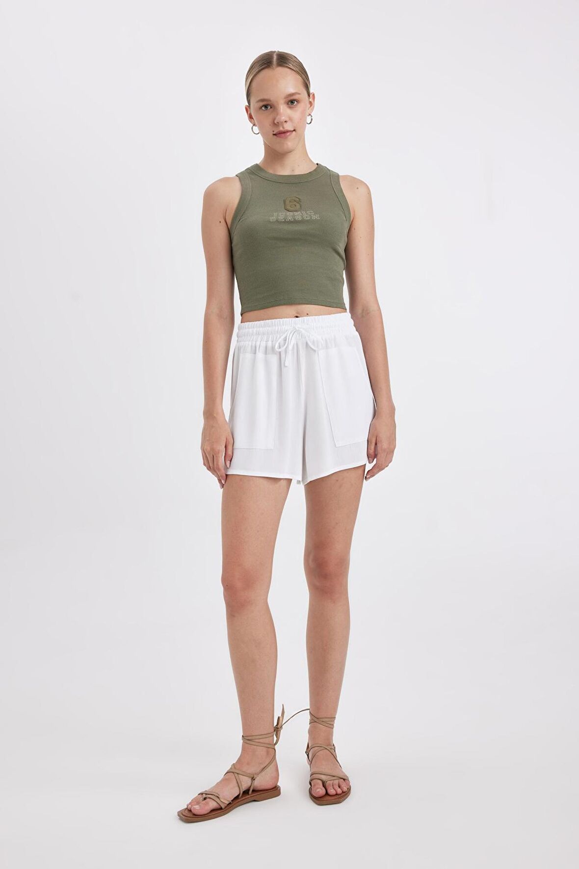 DeFacto Regular Fit Normal Bel Düz Paça Krinkıl Viskon Şort A3532AX24HSWT79