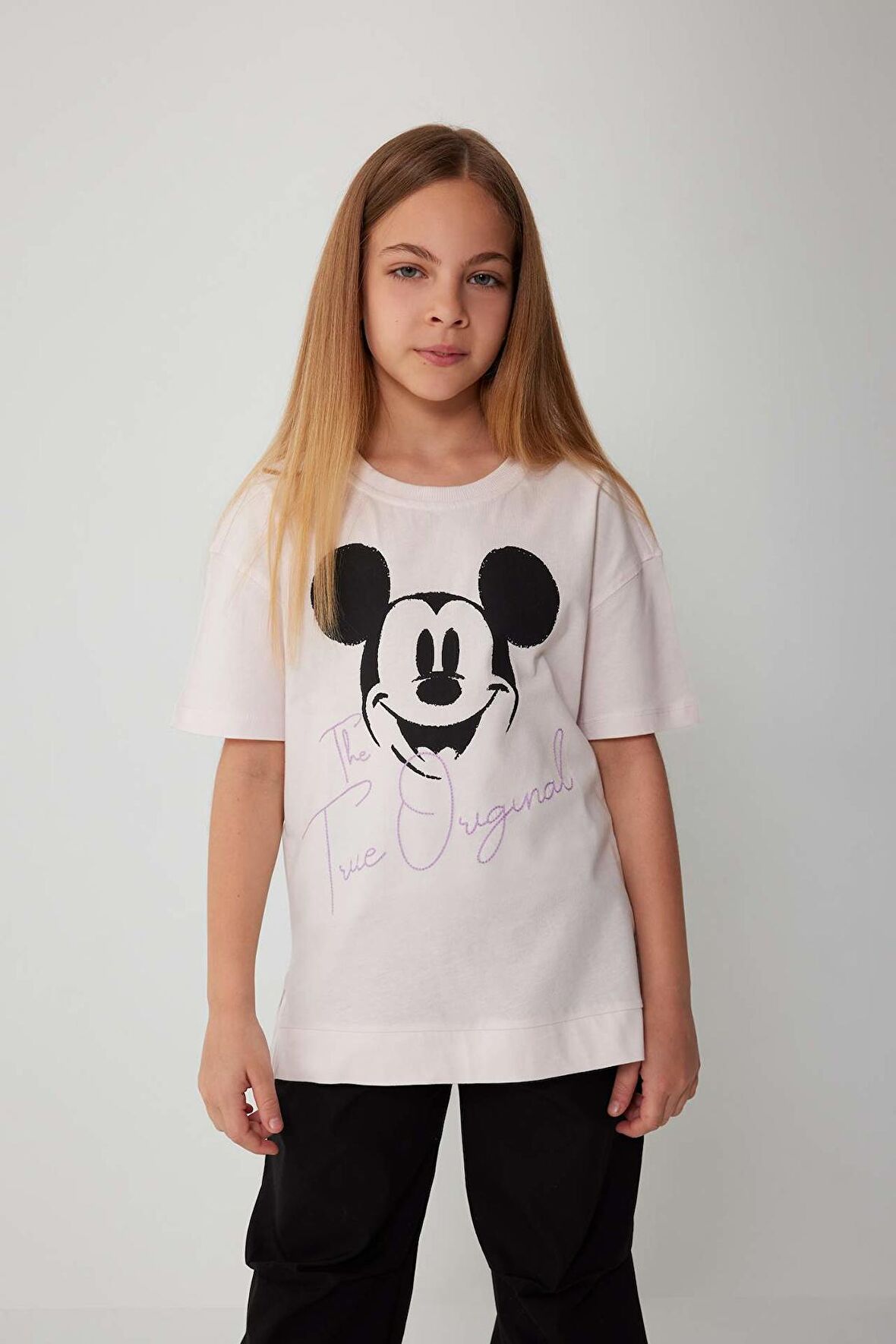 DeFacto Kız Çocuk Disney Mickey & Minnie Oversize Geniş Kalıp Bisiklet Yaka Kısa Kollu Tişört C1030A824SMPN423