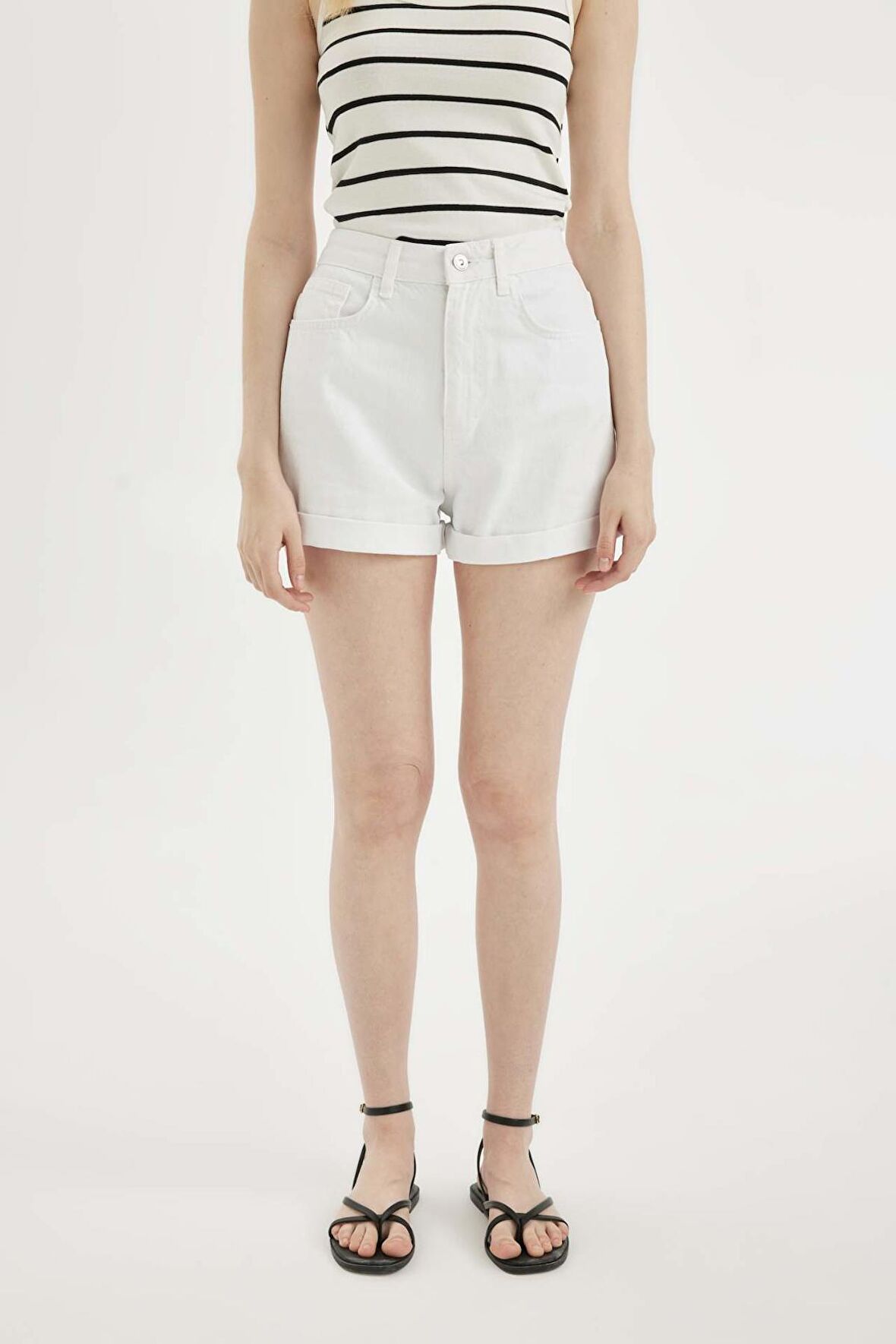 DeFacto Mom Fit Yüksek Bel Katlamalı Paça Beyaz Jean Şort C0679AX24SMWT1