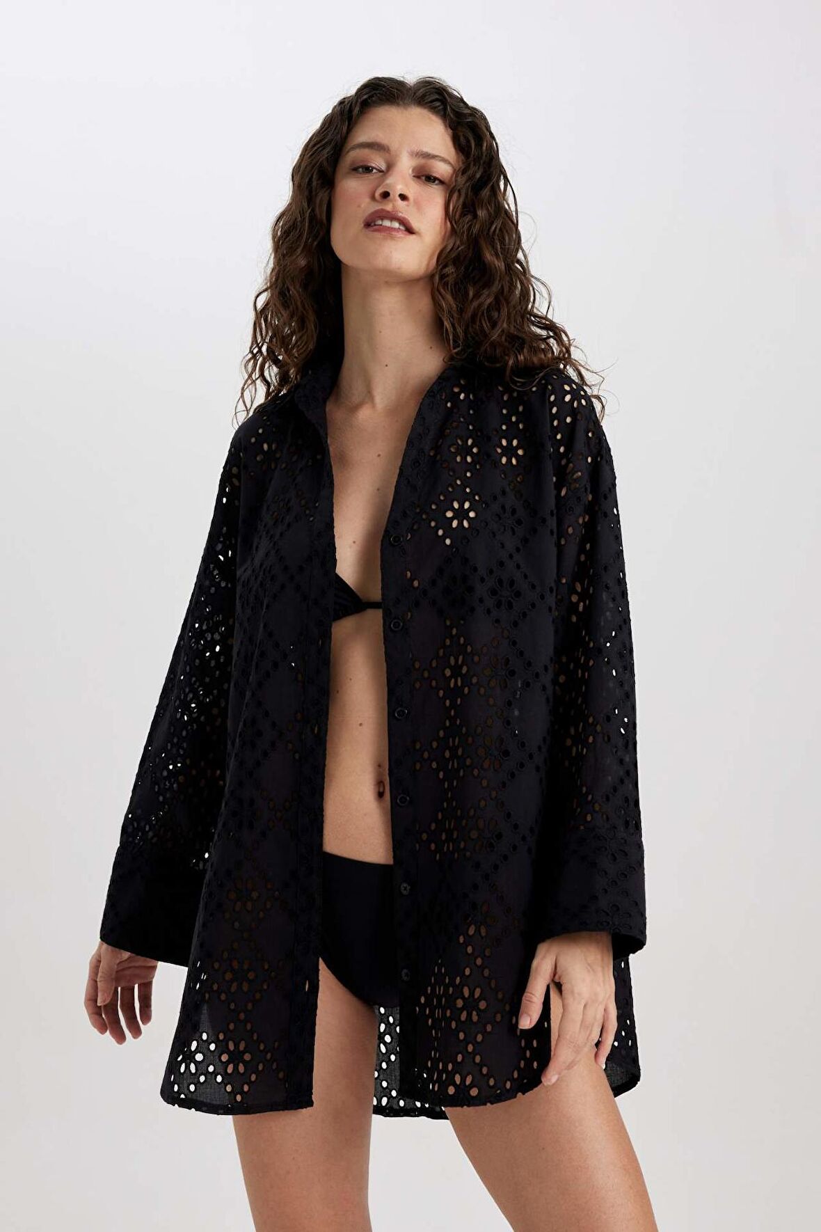 DeFacto Regular Fit Pamuklu Delik İşlemeli Siyah Plaj Gömleği-Fall in Love C0506AX24SMBK27