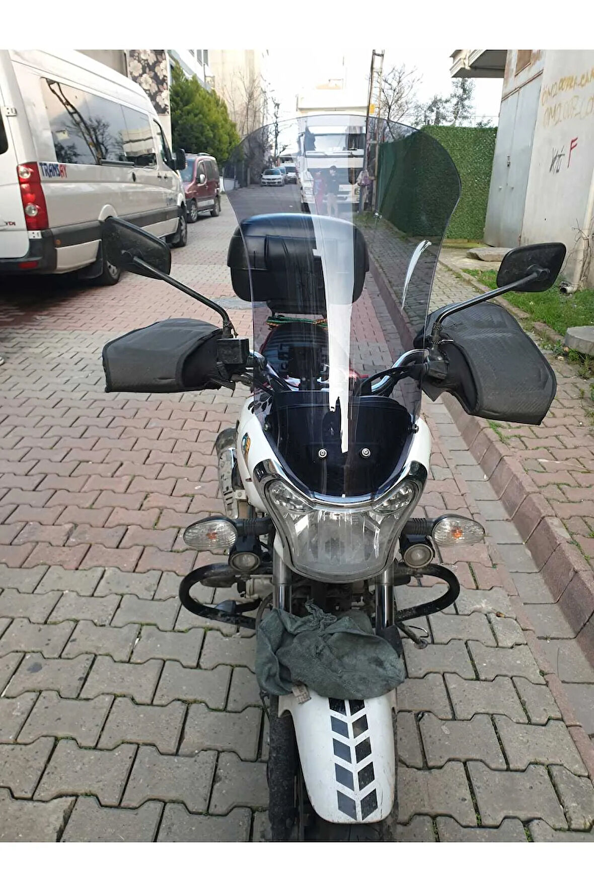 Bajaj V15 Siperlik Ön Cam 2017 2018 Model 57cm Açıkfüme Renkli 4mm ORTA BOYLU CAM