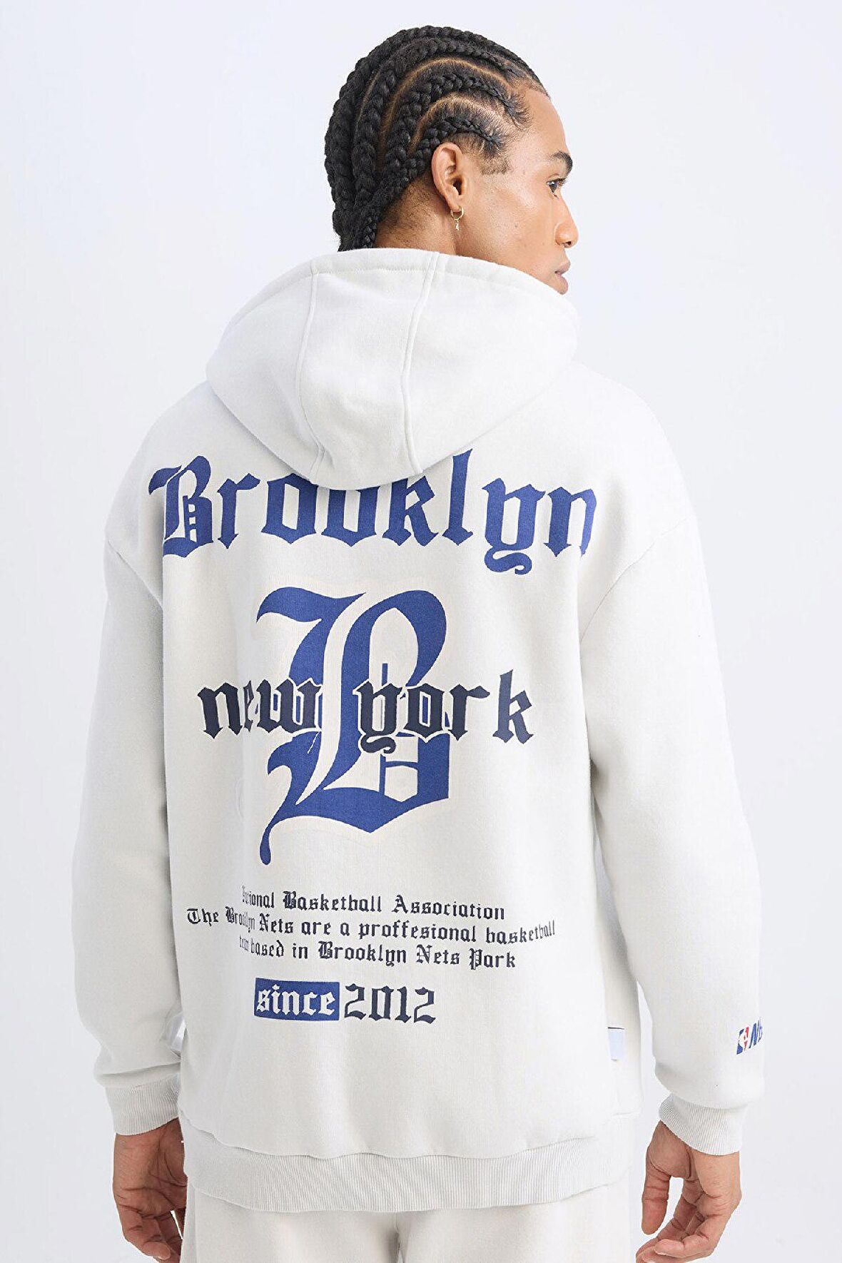 DeFactoFit NBA Brooklyn Nets Comfort Fit Rahat Kalıp Kapüşonlu Kalın Sırt Baskılı Sweatshirt D3222AX24WNGR493