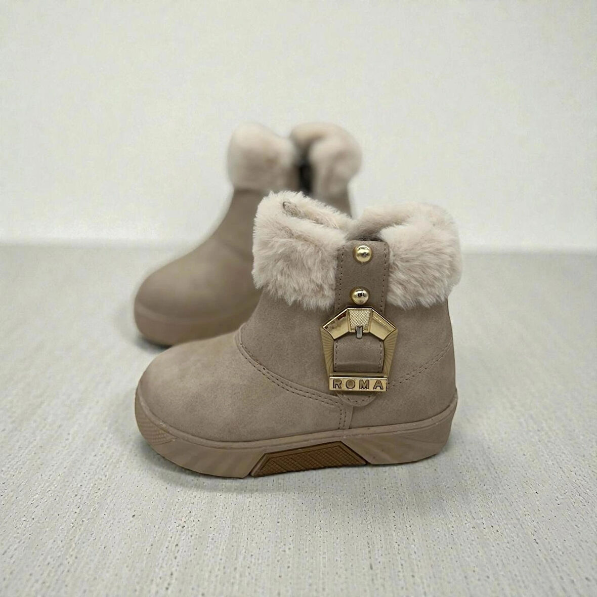 KIZ ÇOCUK TÜY DETAYLI TOKALI KAYMAZ TABAN BEJ BOT 