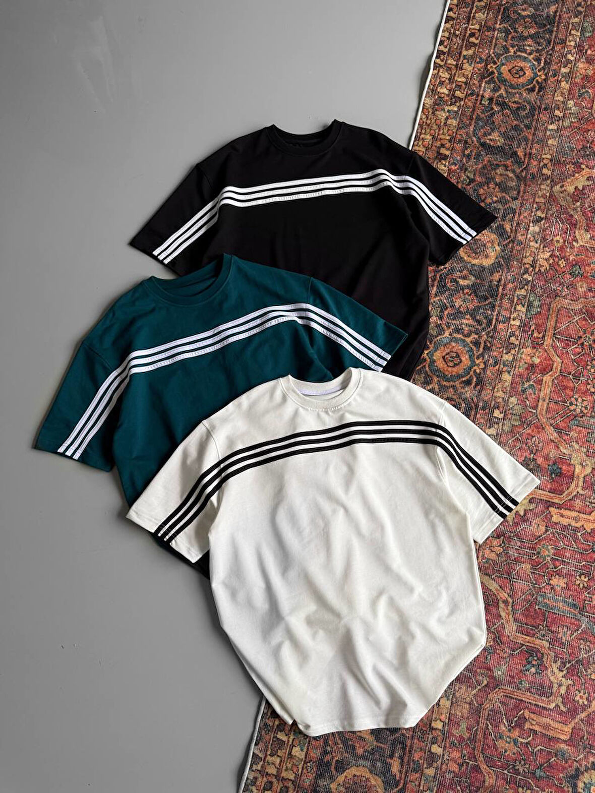 OVERSIZE KOL OMUZ ÇİZGİLİ PENYE TİŞÖRT