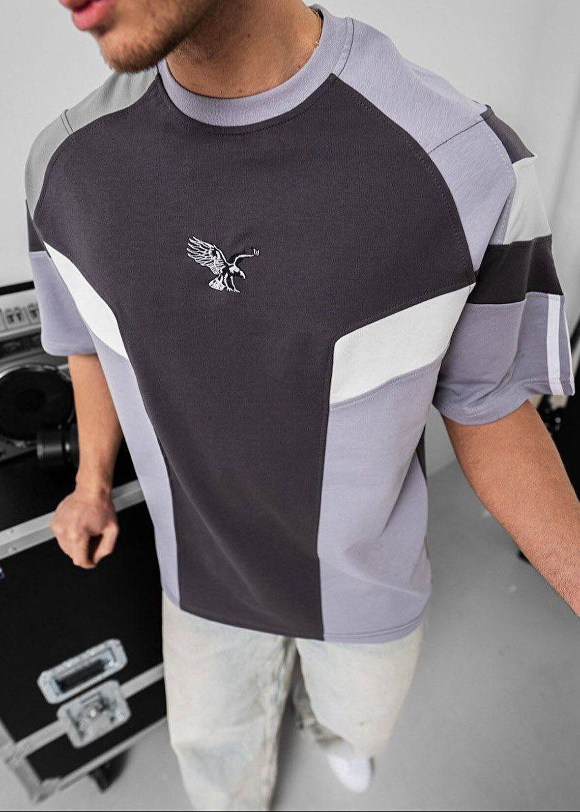 SİYAH BEYAZ GRİ KARTAL FİGÜRLÜ TİŞÖRT - SİYAH BEYAZ KARTAL T-SHIRT