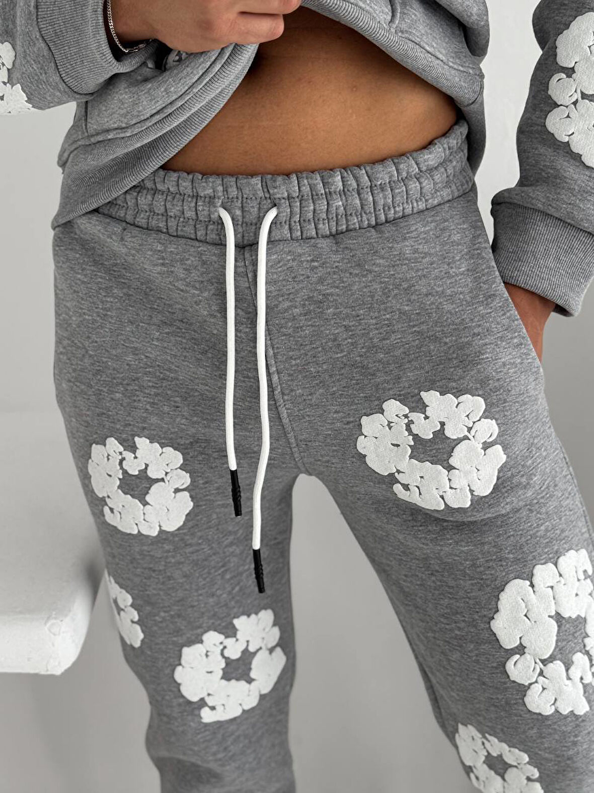 OVERSIZE ŞARDONLU KAPŞONLU EŞOFMAN TAKIM - ÇİÇEK DESENLİ SWEATSHIRT PANTOLON