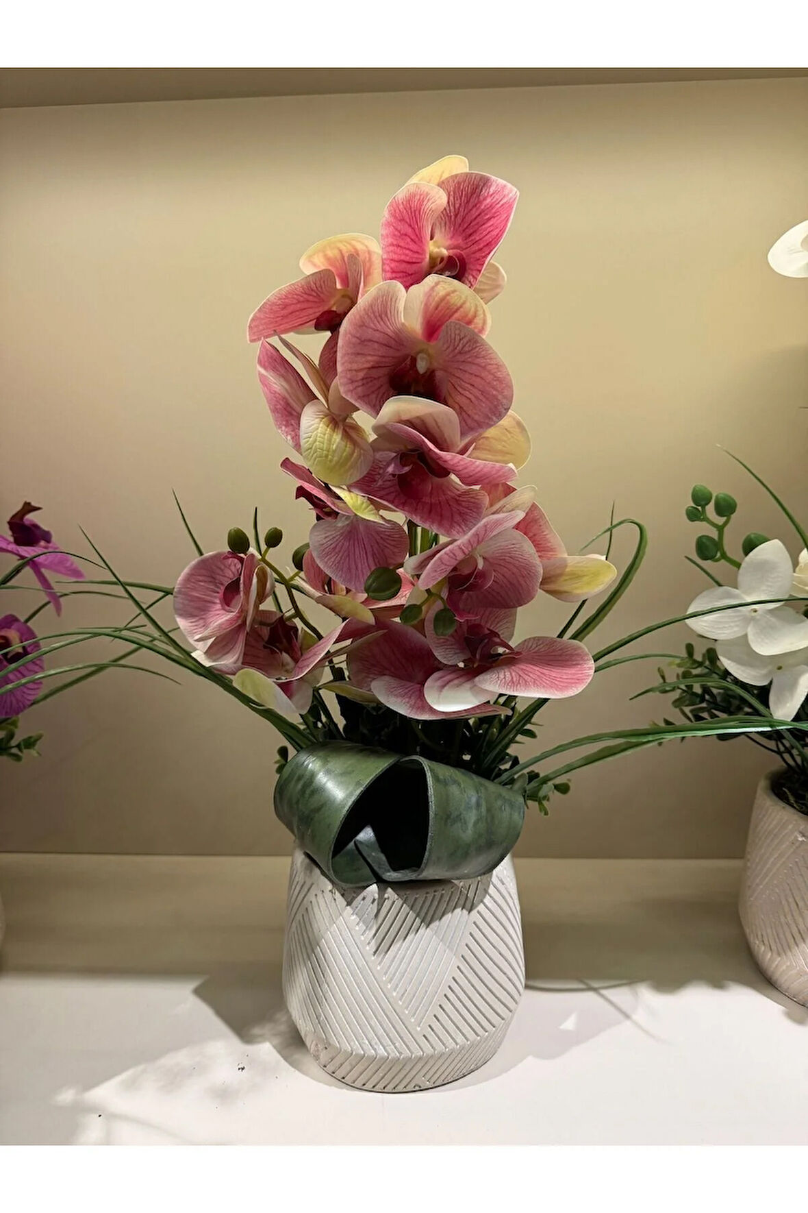 Yapay Orkideli Beton Vazo No:3