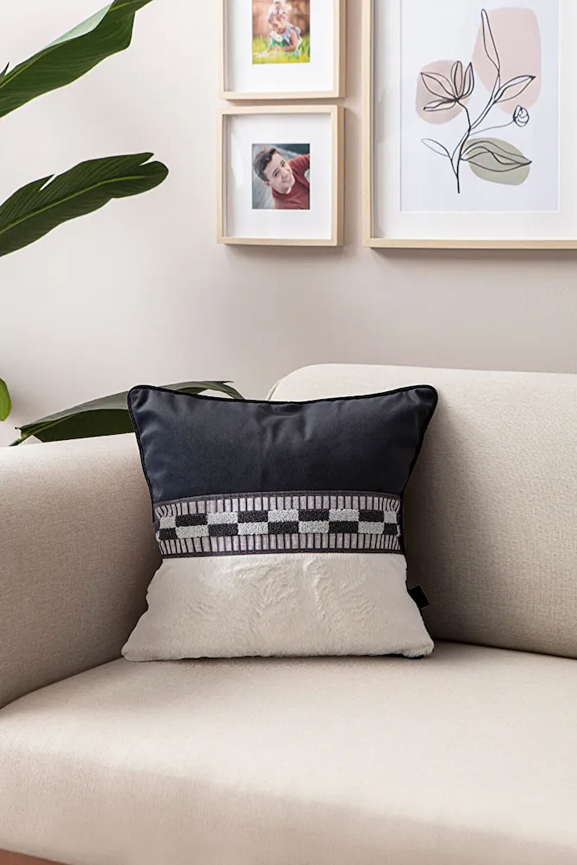 Premium Biyeli Tavşan Tüyü & Punch İşlemeli Tekli Dekoratif Özel Tasarım Kırlent Kılıfı 43x43cm