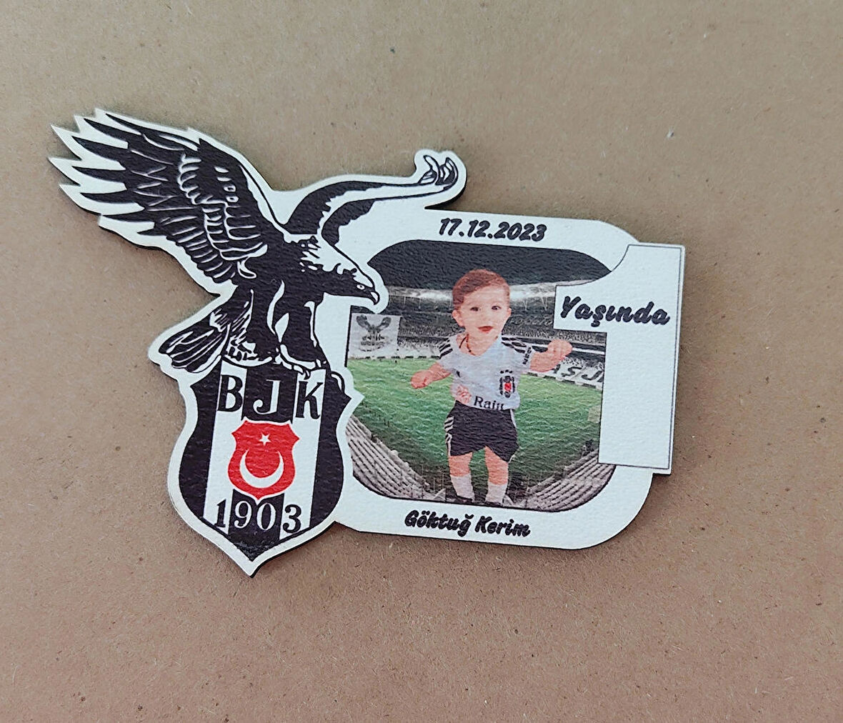 1 Yaş BJK Ahşap Mdf Magnet – Kişiye Özel 10 Cm Doğum Günü Hatırası Fotoğraflı Magnet 10 Adet