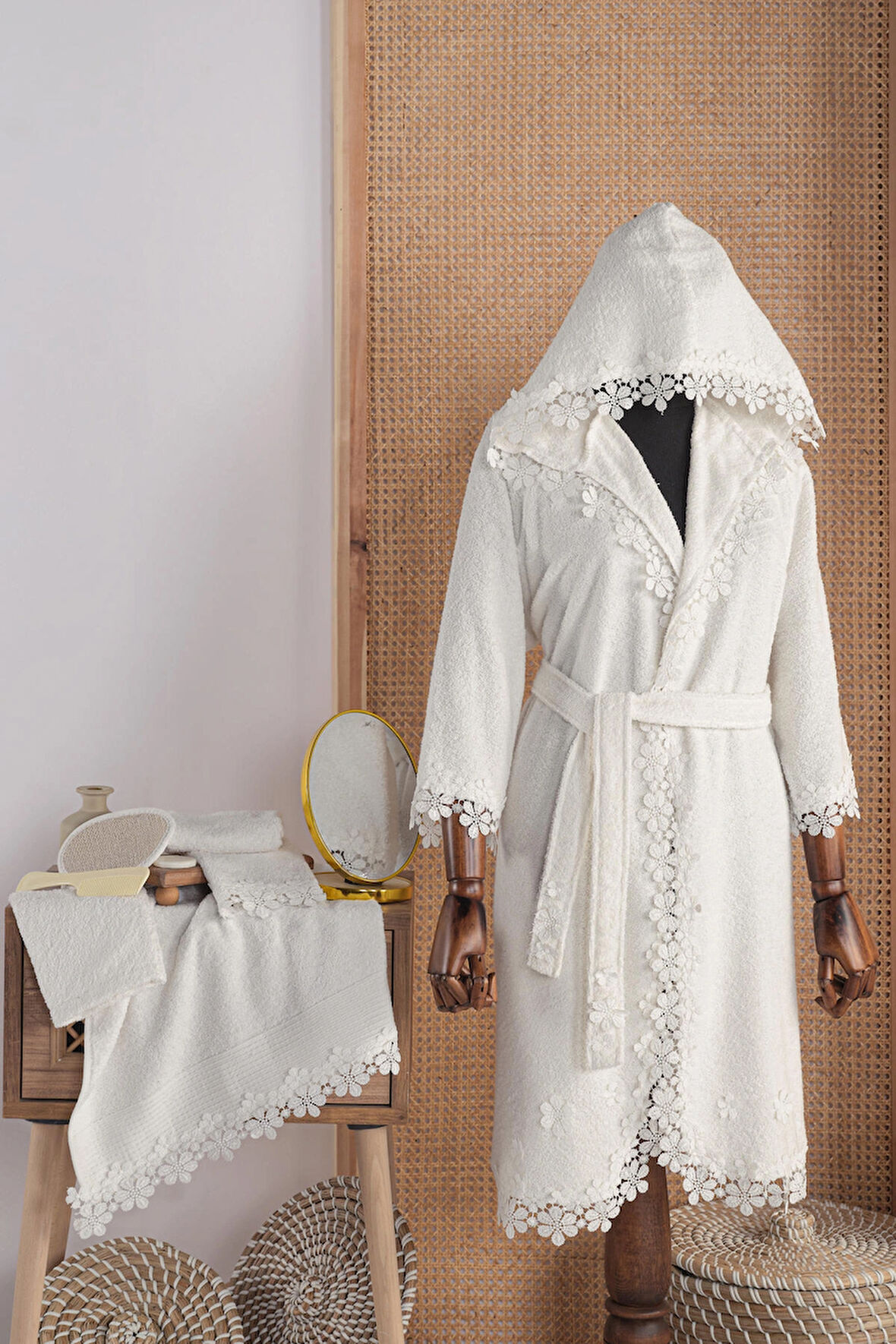 Blanco Güpürlü Dantelli Kadın Bornoz Seti | 6 Parça | Bornoz Takımı | Beyaz | %100 Pamuk | Çeyiz Set