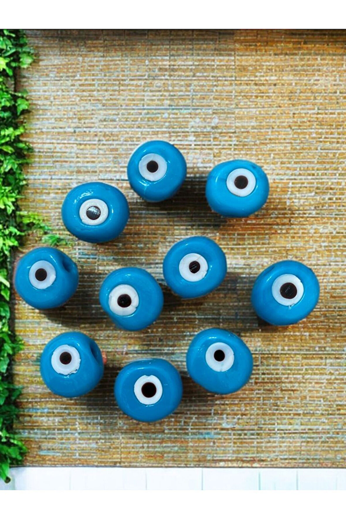 10 Adet Mavi Danagöz Cam Delikli Nazar Boncuğu. El Yapımı. Ebat 1,5 cm ~ 2,5 cm Arası.