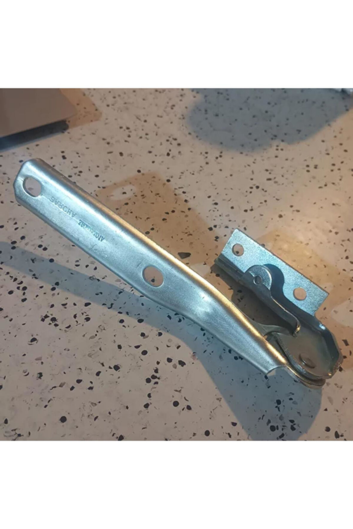 3B0823302 95-99 Audi A4 Kaput Menteşesi Sağ AtiParts