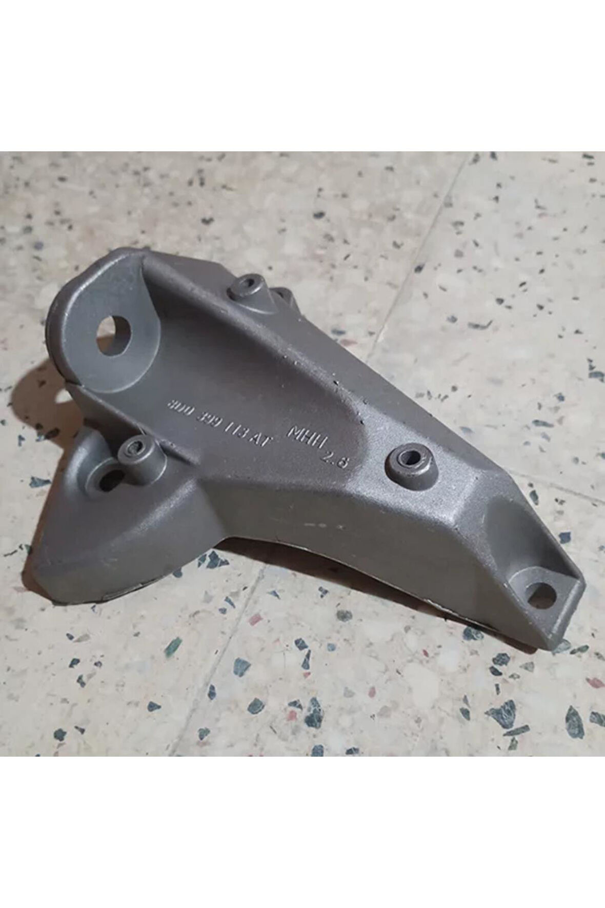 8D0399107T 98-01 Audi A6 C5 Şanzıman Sol Bağlantı Braketi