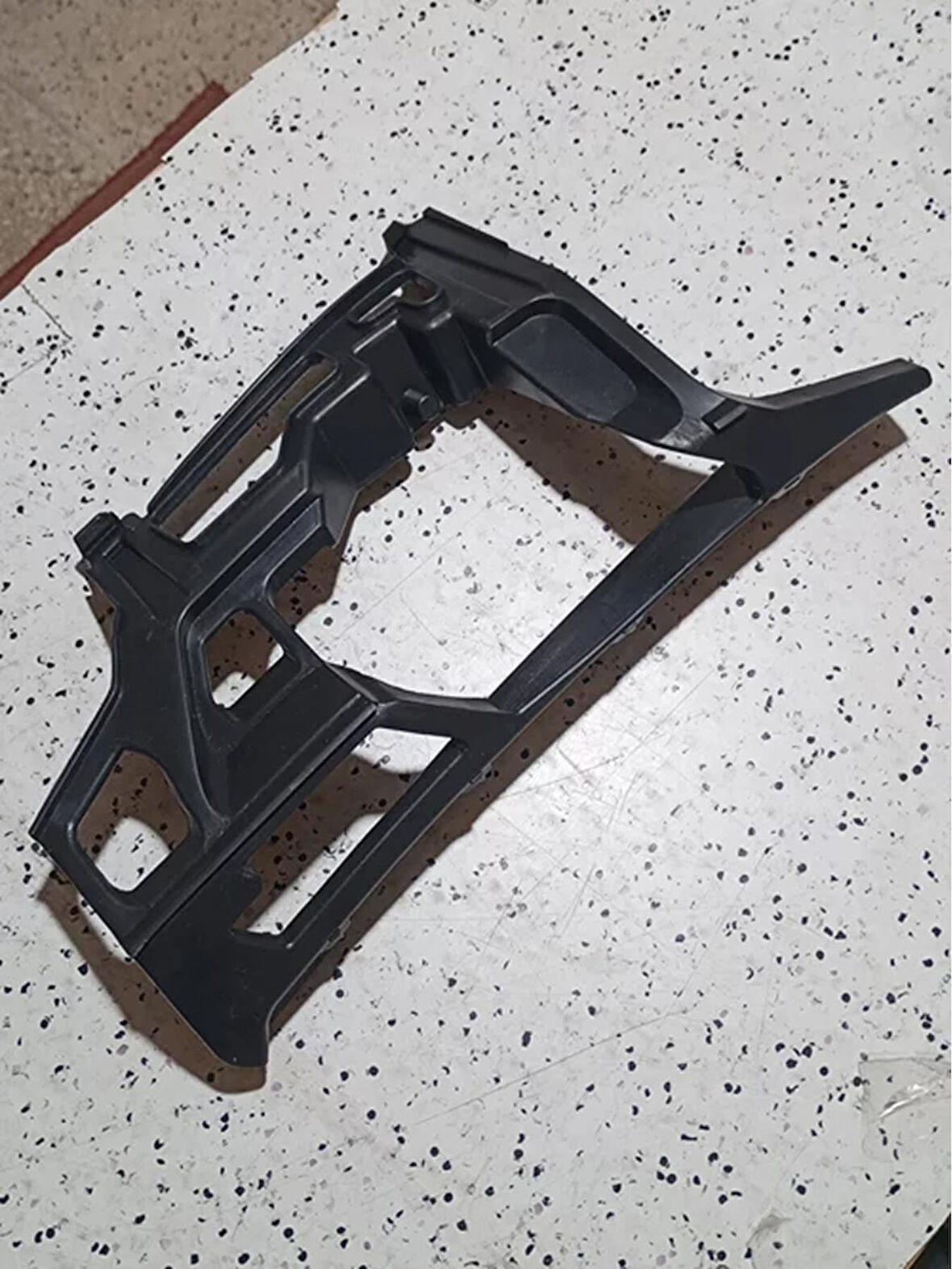 5K0807724 2009-2011 VW Golf Ön Tampon Sağ İç Braketi AtiParts