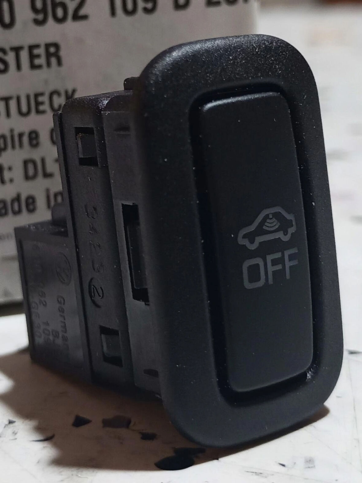 6Q0962109B 20H 2011-2014 VW Jetta Alarm Düğmesi AtiParts