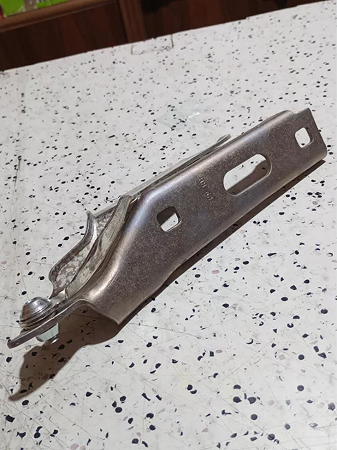 8V0823302 2013-2016 Audi A3 Sağ Kaput Menteşesi AtiParts