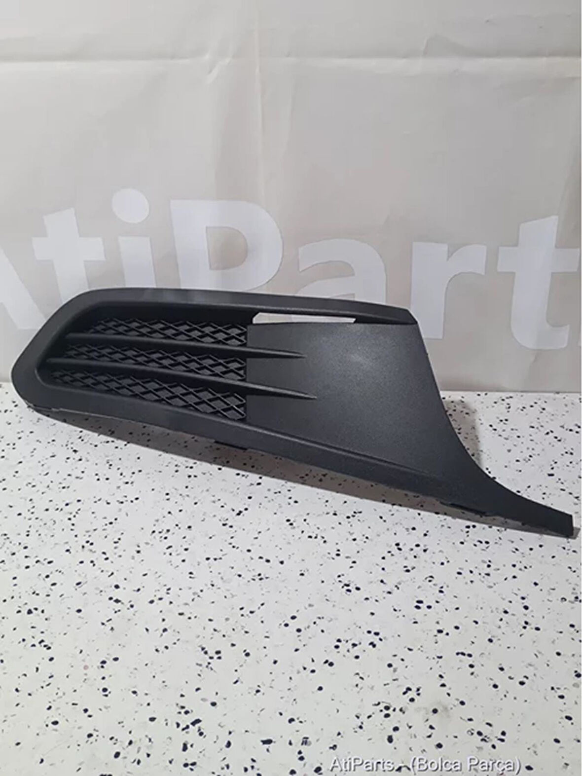 5C6853666 9B9 2011-2014 VW Jetta Sağ Sis Farı Çerçevesi AtiParts (Bolca Parça)