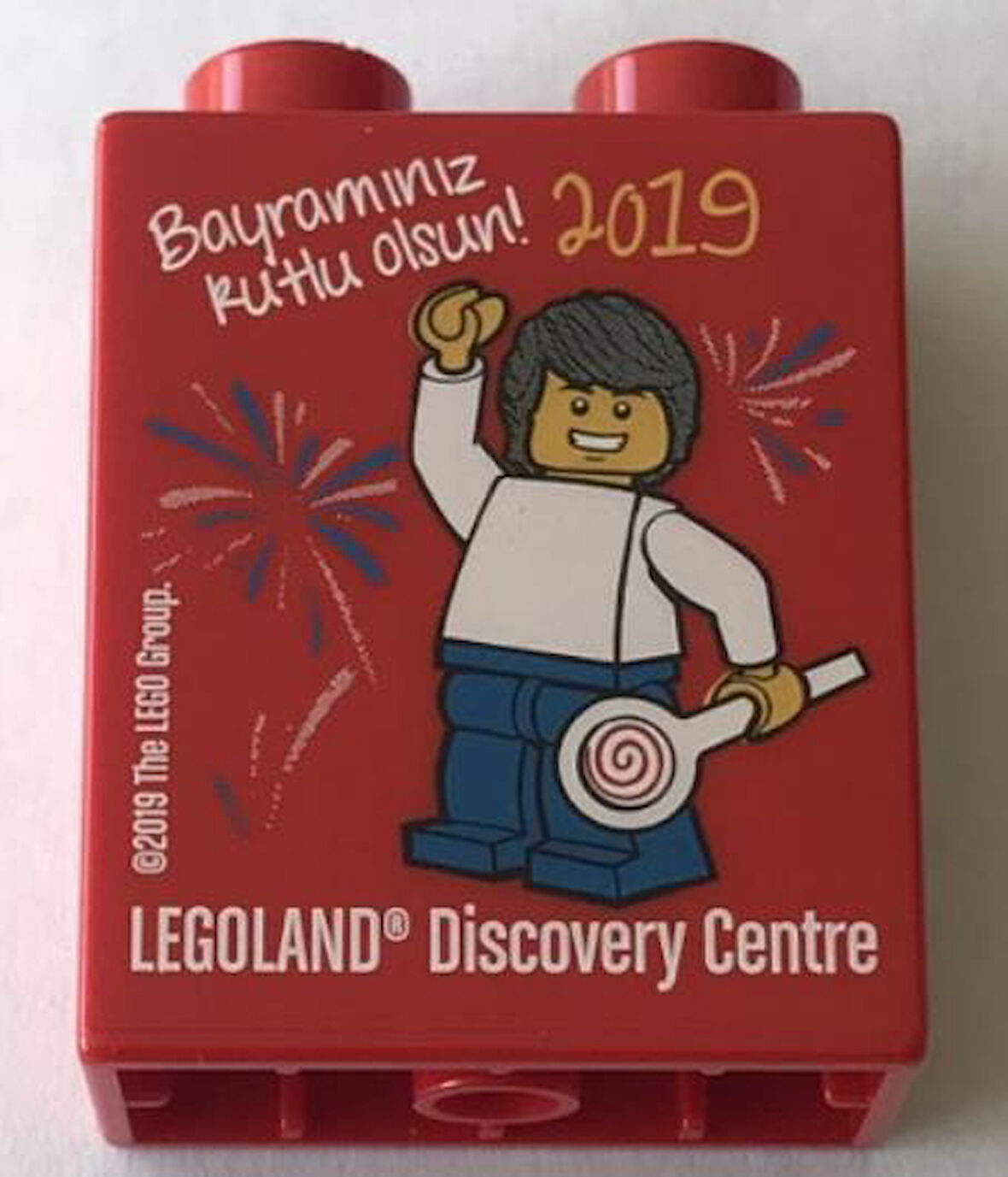 Legoland Discovery Centre 2019 Bayraminiz Kutlu olsun Minifigure and Fireworks Pattern Duplo Brick 1x2x2