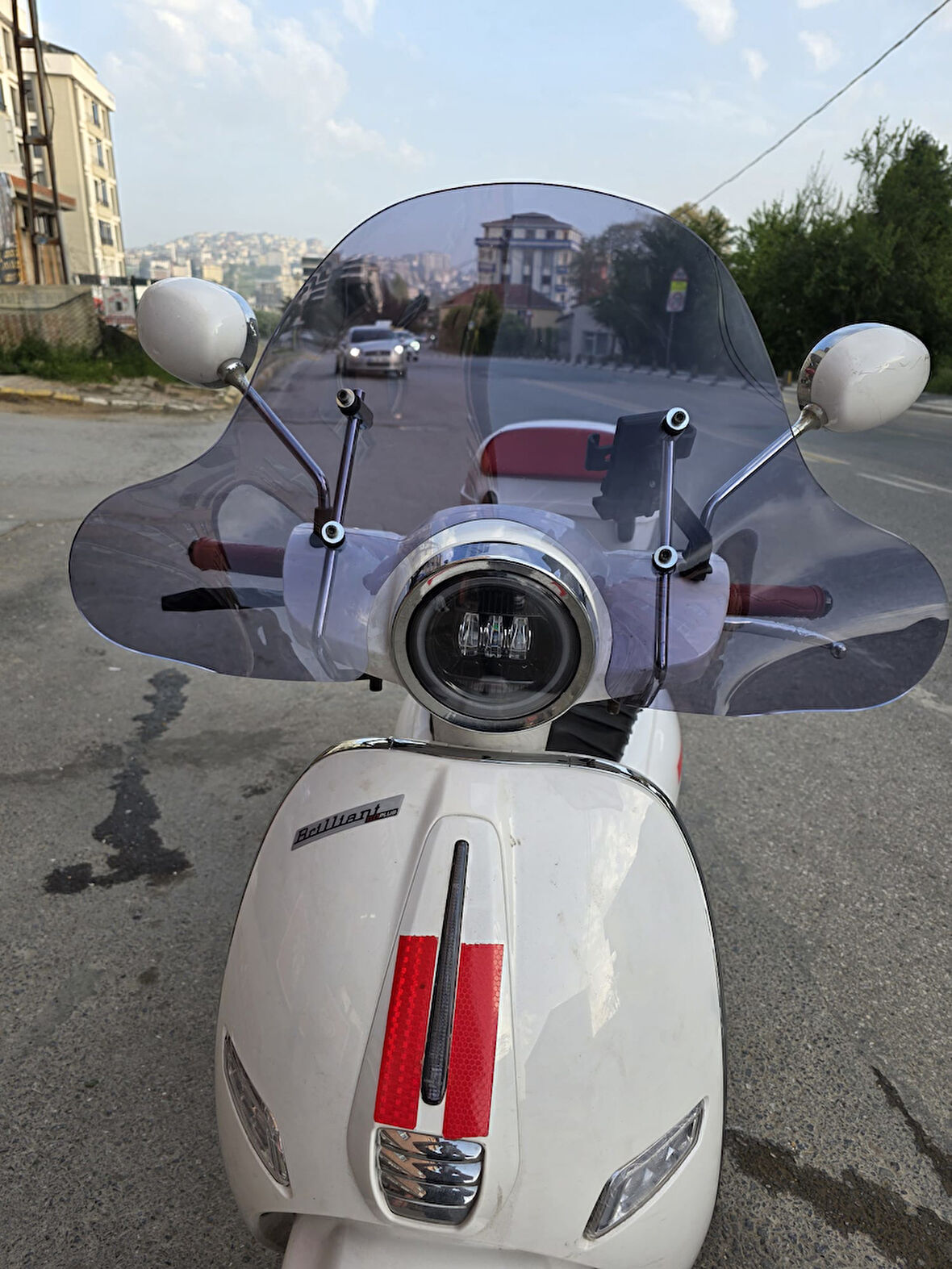 MOTOCAM Küba Brillant Siperlik Ön Cam 2021-2025 Model 45cm Füme Renkli APARATSIZDIR