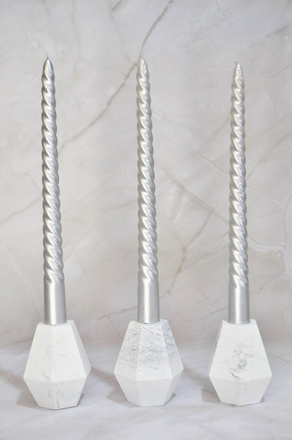 Burgulu Şamdan Mumu Üçlü Mum 22 mm çap 250 mm Boy  7 Saat Kullanım Süreli