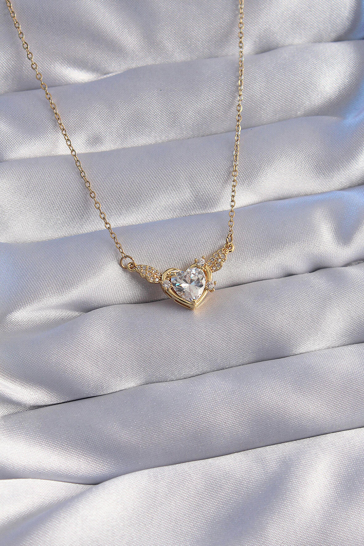 Buyers Butik 316L Çelik Zincir Gold Renk Zirkon Taşlı Kanatlı Kalp Kolye