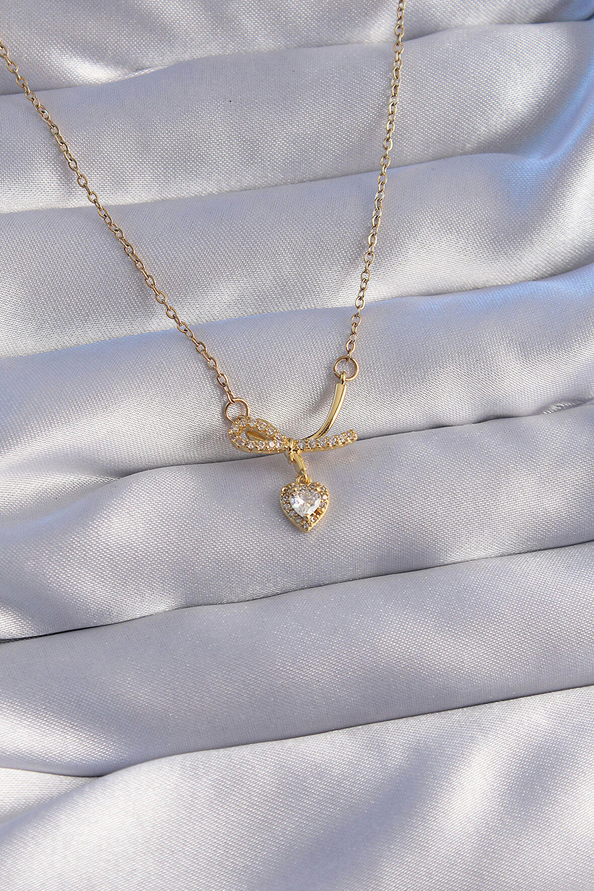 Buyers Butik 316L Çelik Zincir Gold Renk Zirkon Taşlı Yarım Fiyonk Kalp Kolye